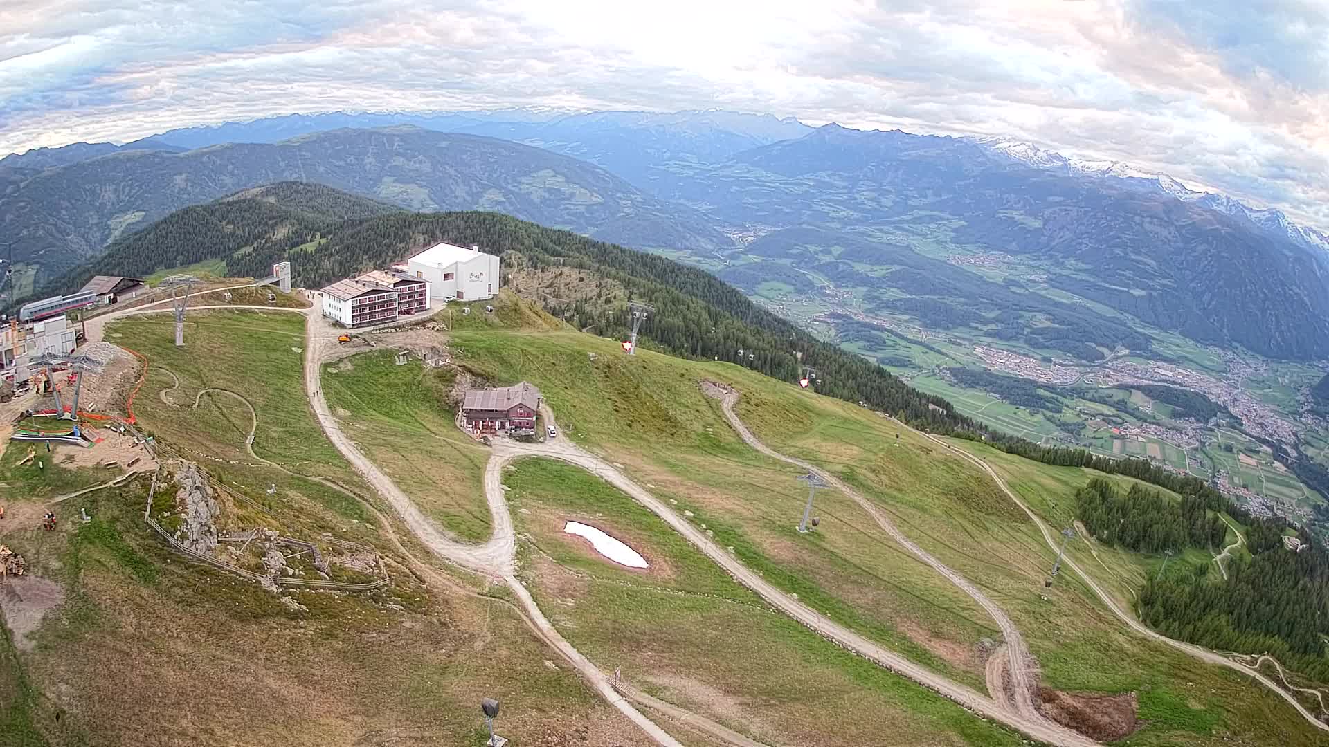 Cima estación de esquí Kronplatz | vista hacia Brunico