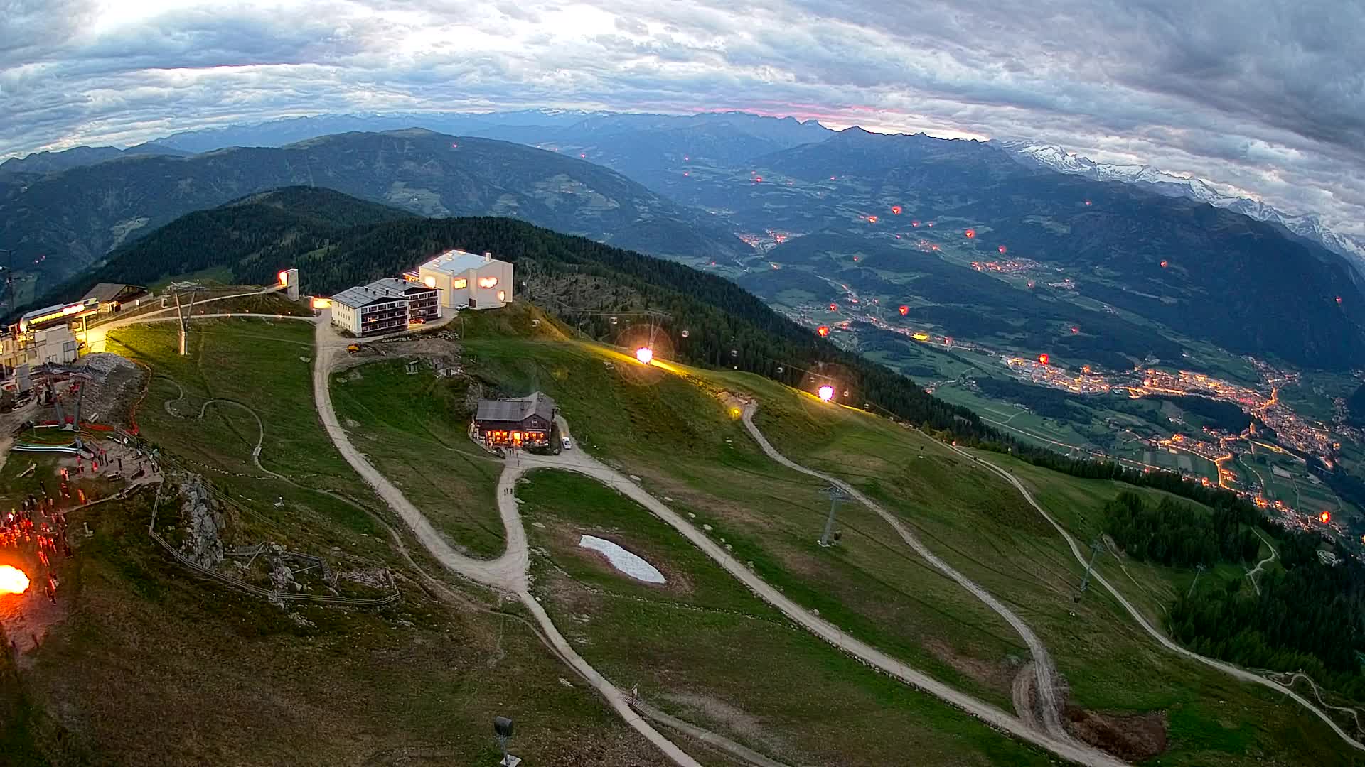 Cima estación de esquí Kronplatz | vista hacia Brunico