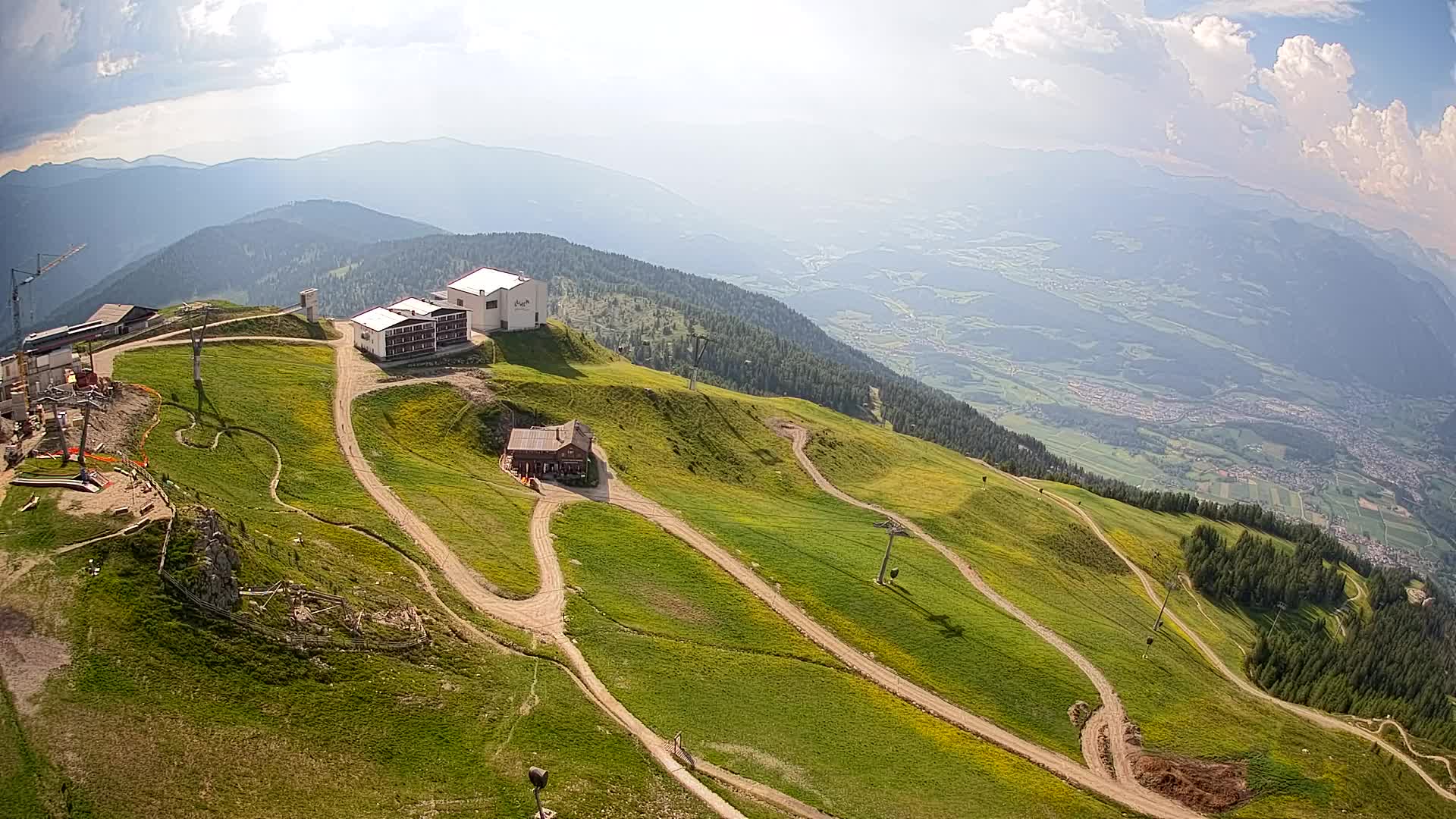 Cima estación de esquí Kronplatz | vista hacia Brunico