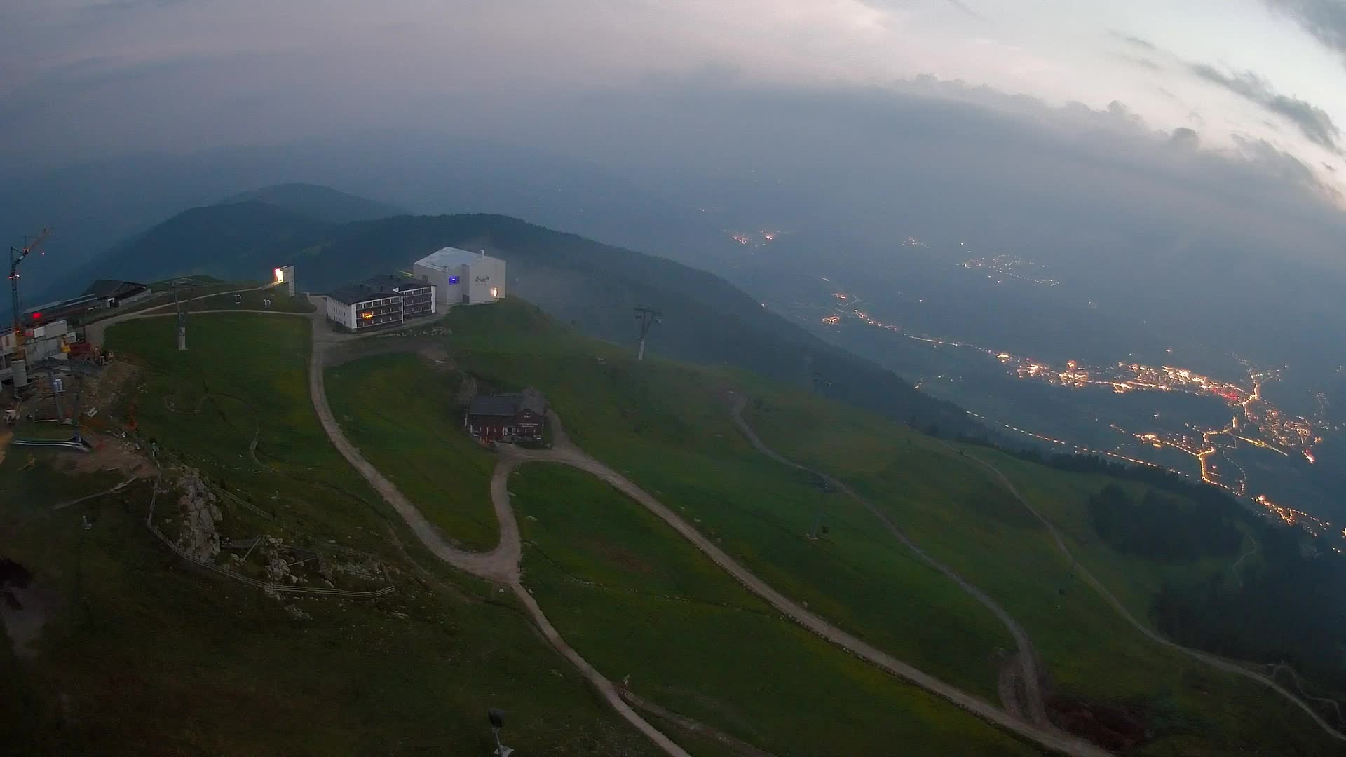 Cima estación de esquí Kronplatz | vista hacia Brunico