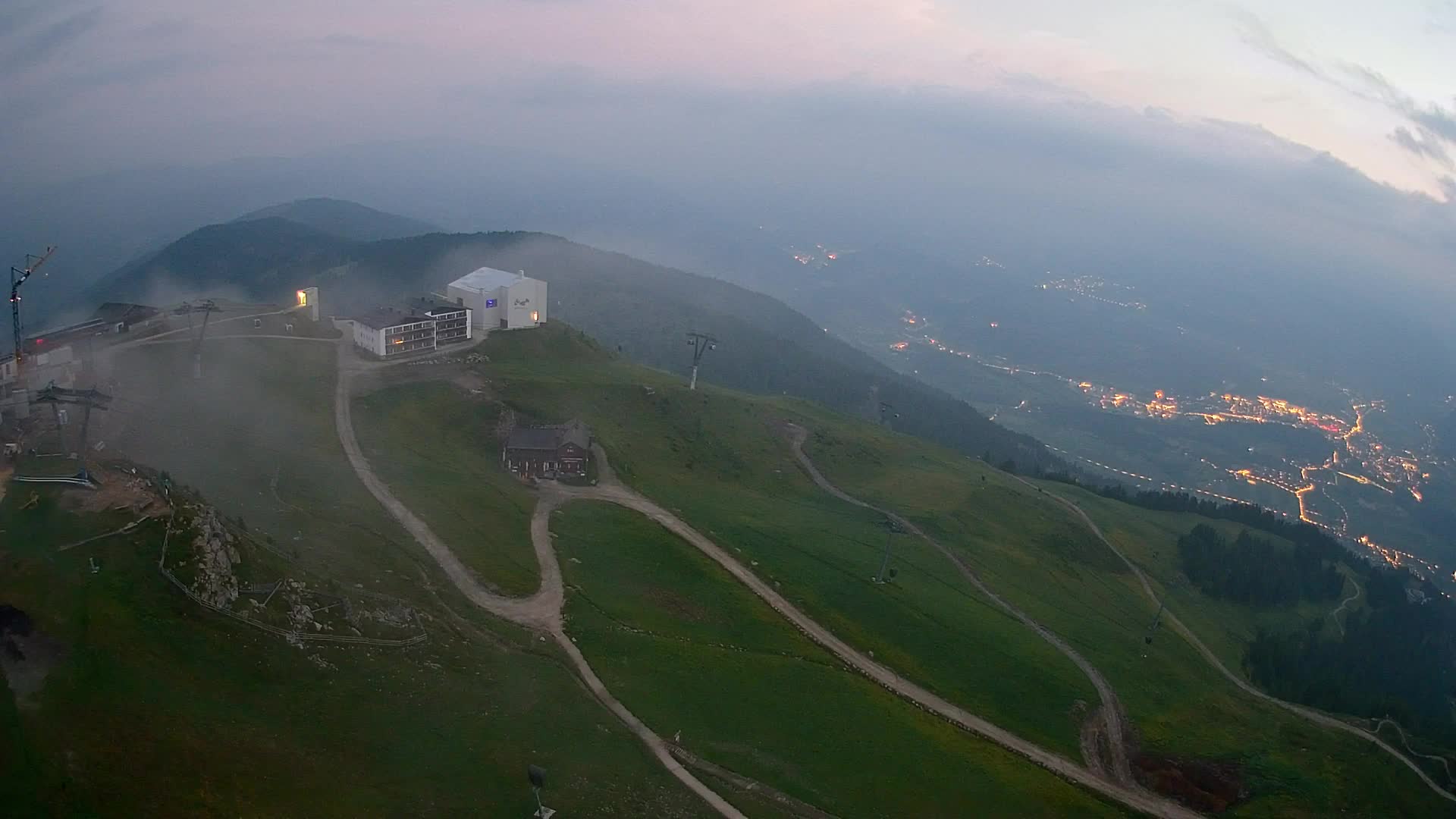 Cima estación de esquí Kronplatz | vista hacia Brunico