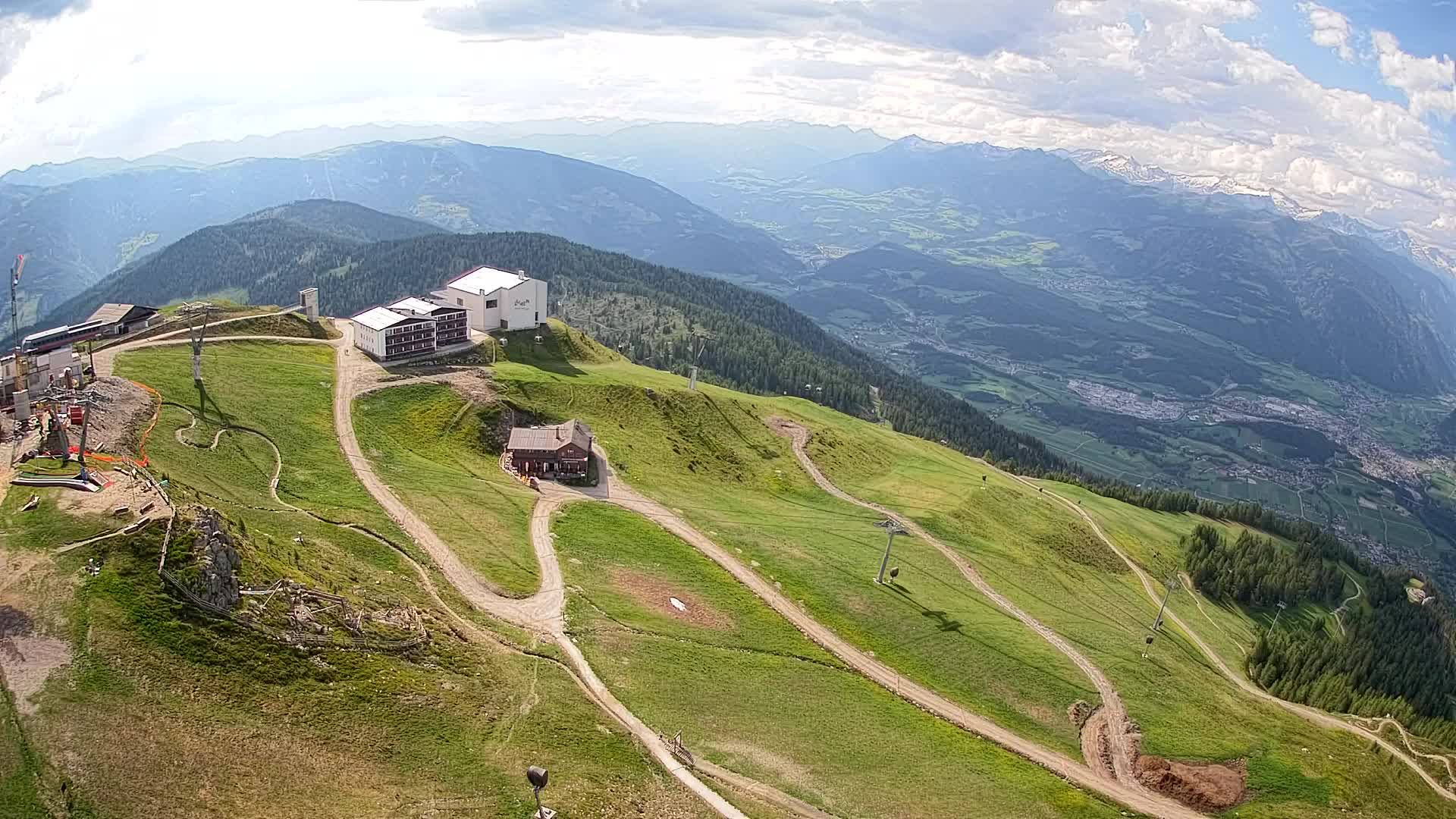 Cima estación de esquí Kronplatz | vista hacia Brunico