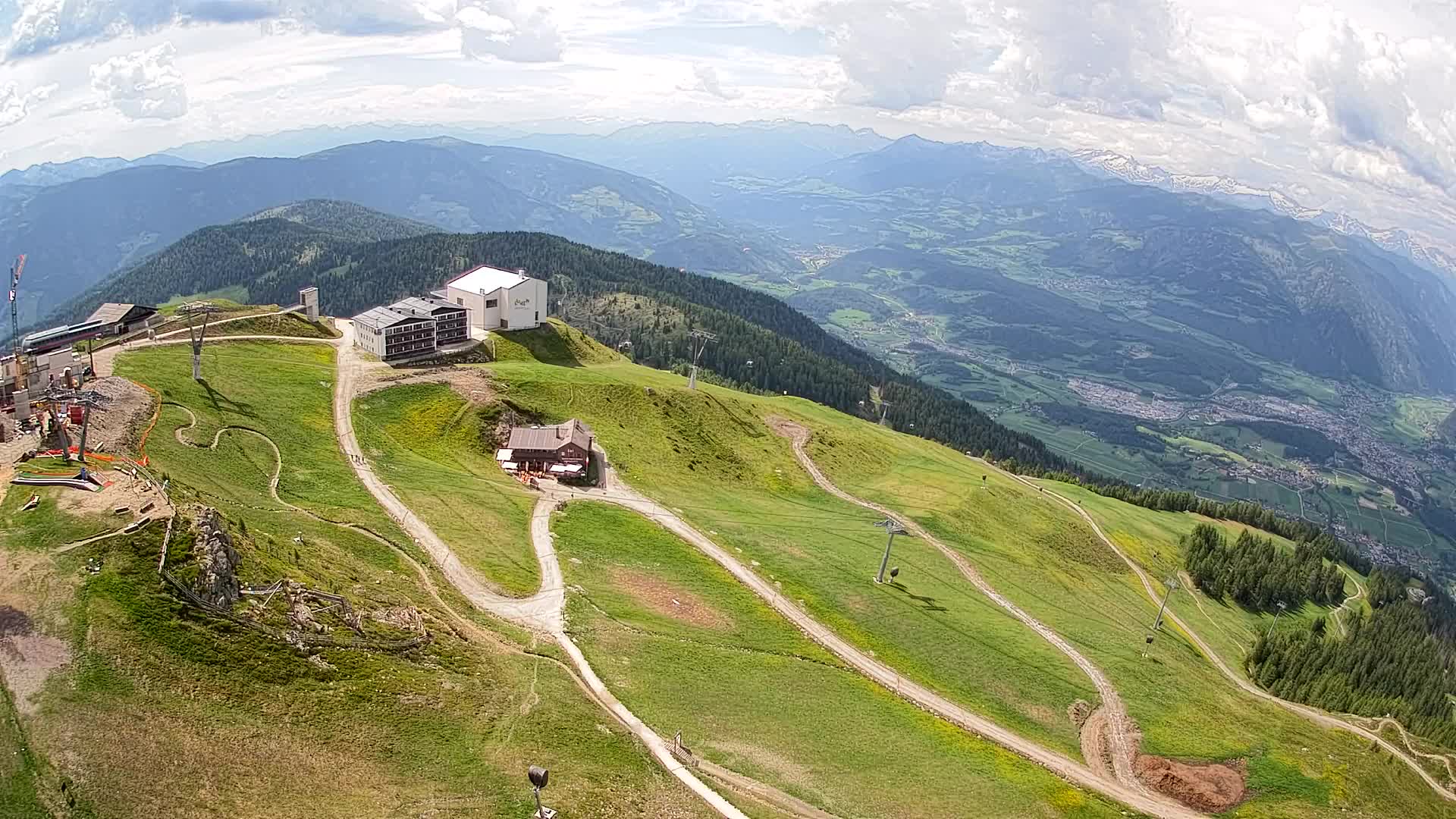 Cima estación de esquí Kronplatz | vista hacia Brunico