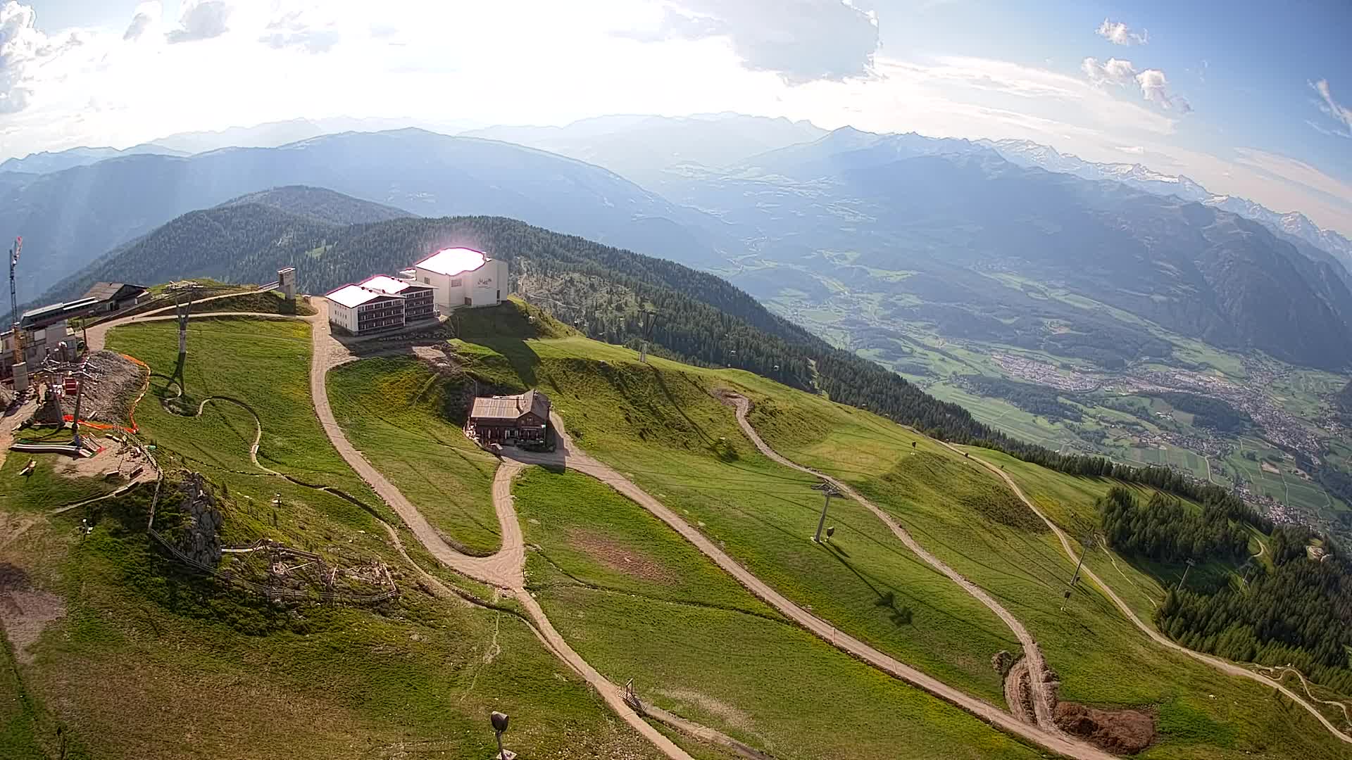 Cima estación de esquí Kronplatz | vista hacia Brunico