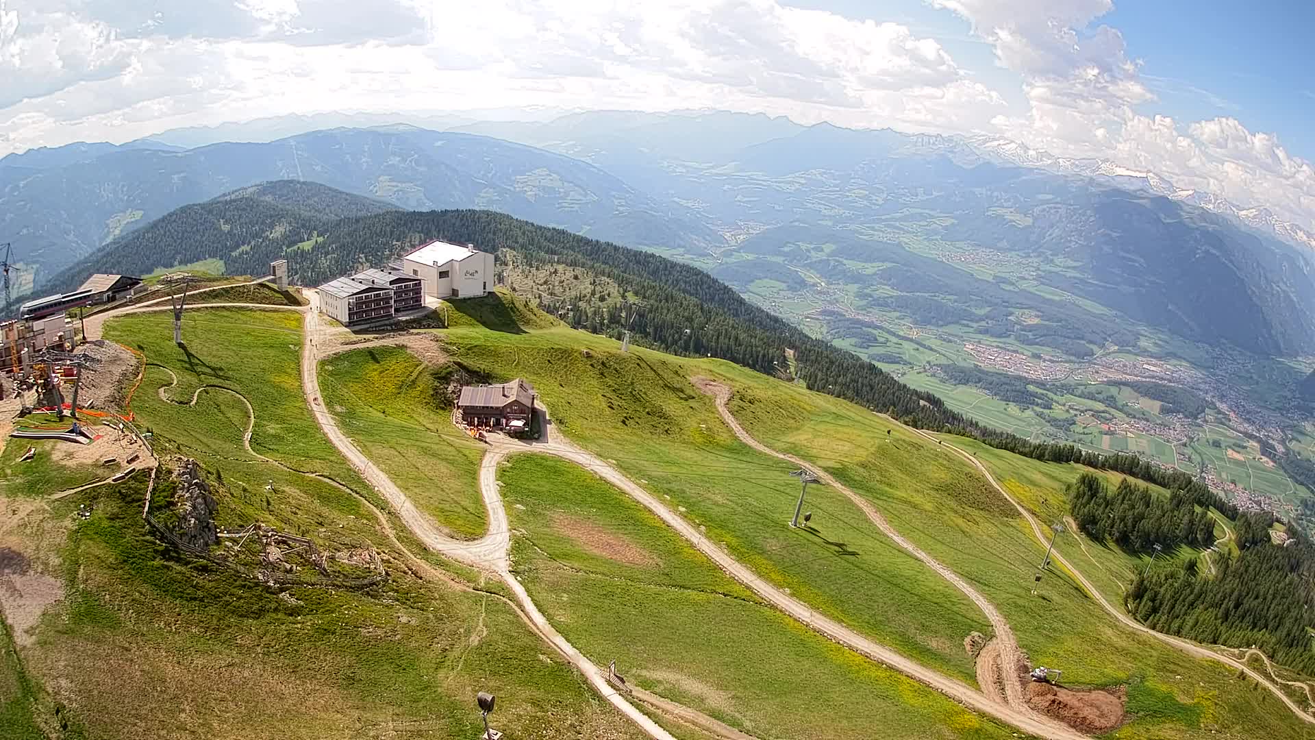 Cima estación de esquí Kronplatz | vista hacia Brunico
