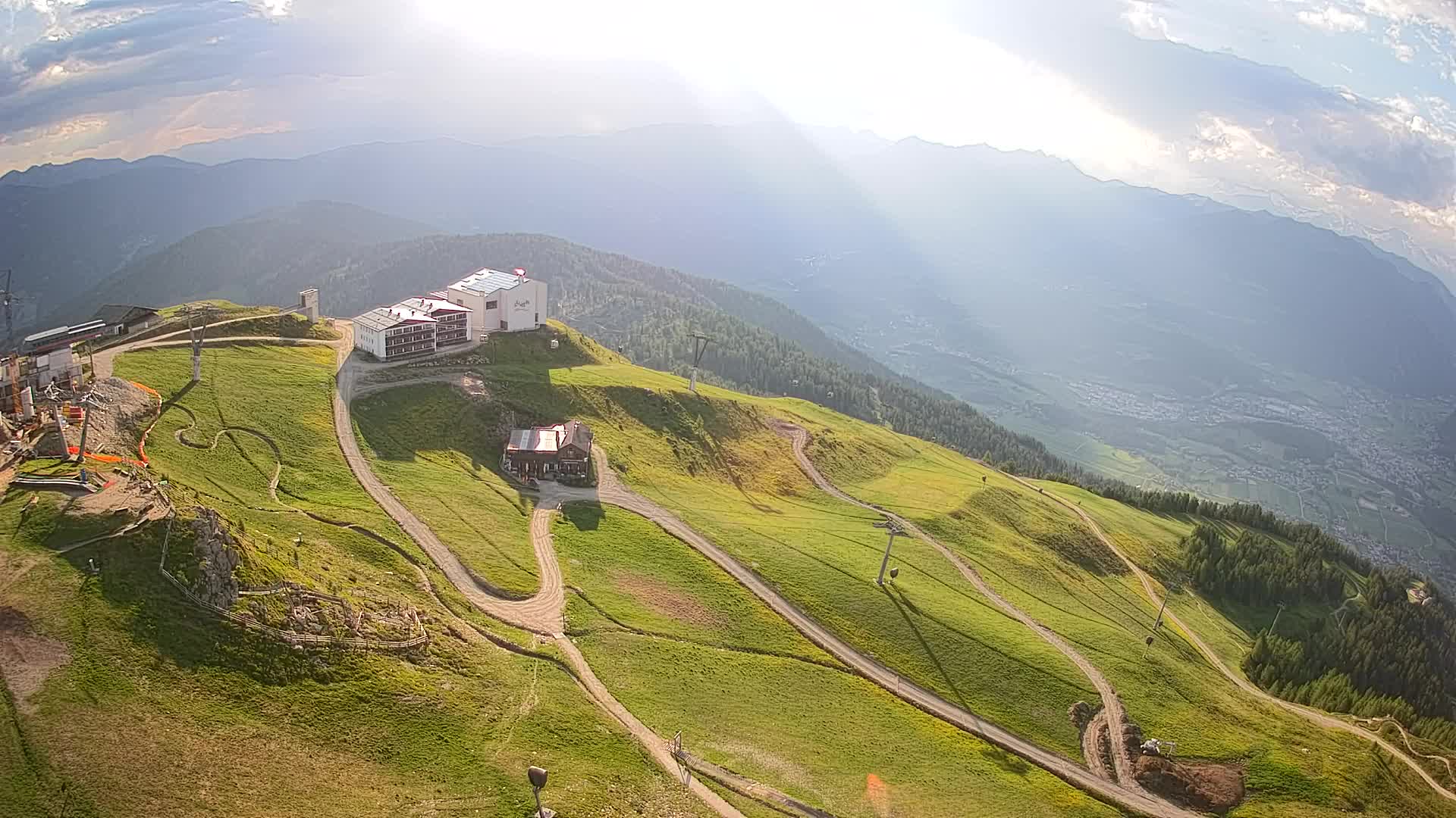 Cima estación de esquí Kronplatz | vista hacia Brunico