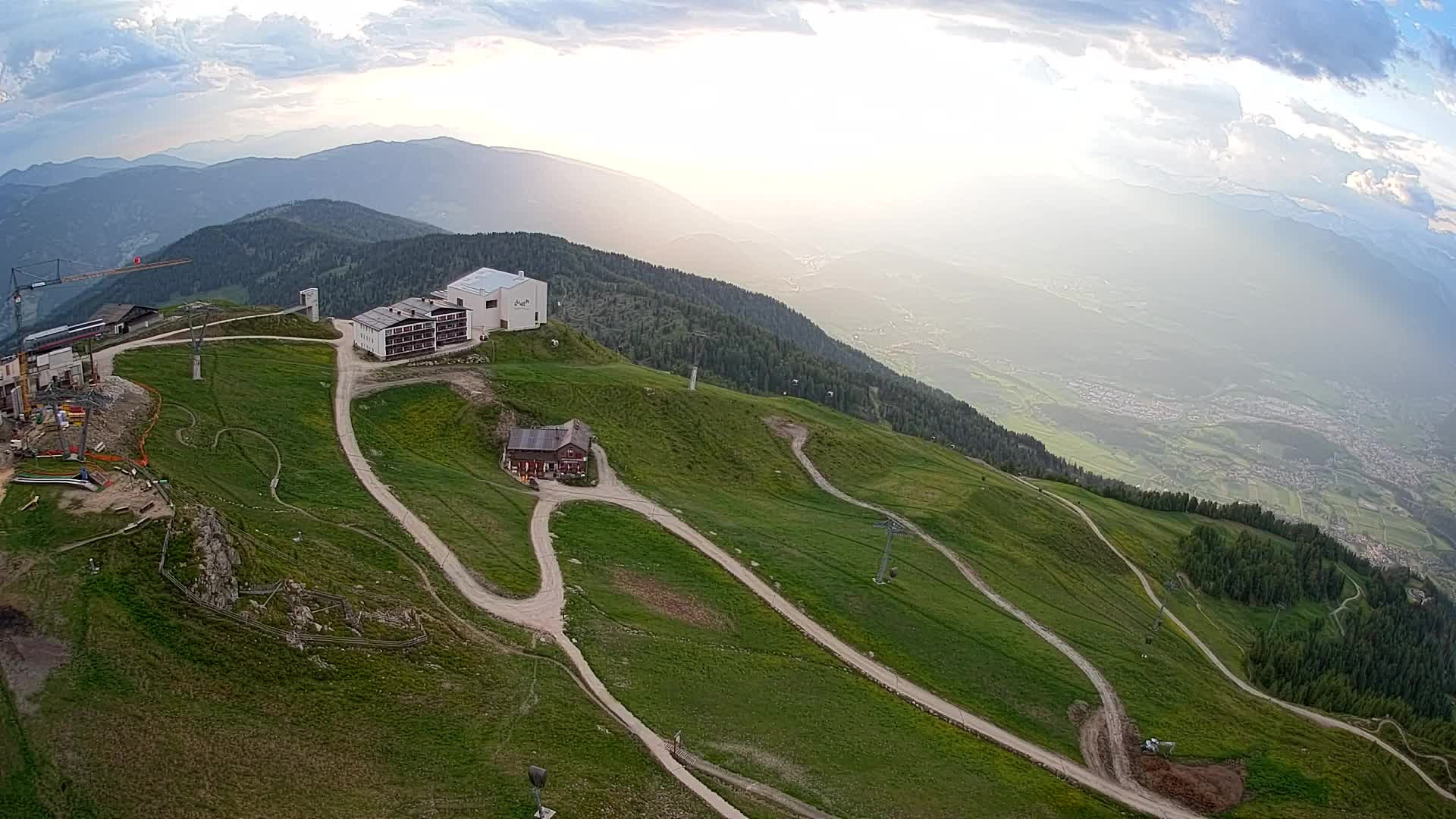Cima estación de esquí Kronplatz | vista hacia Brunico