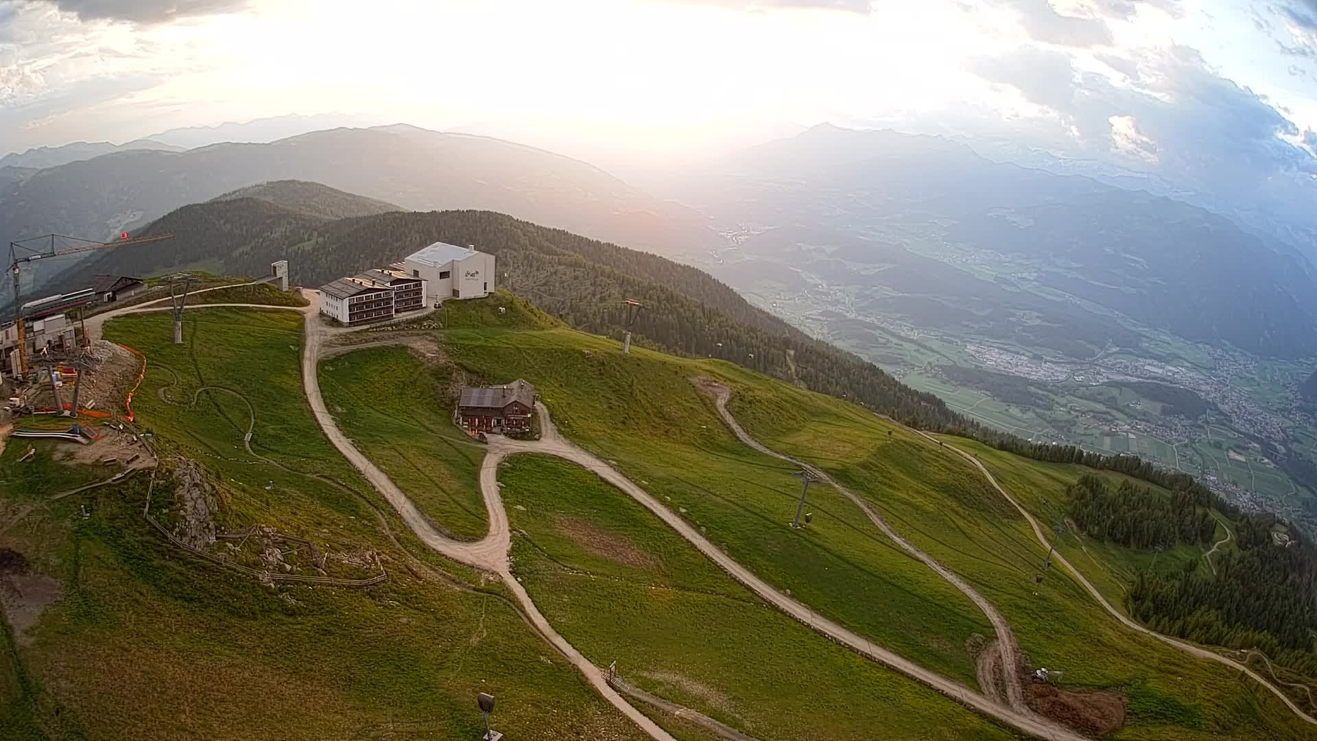 Cima estación de esquí Kronplatz | vista hacia Brunico