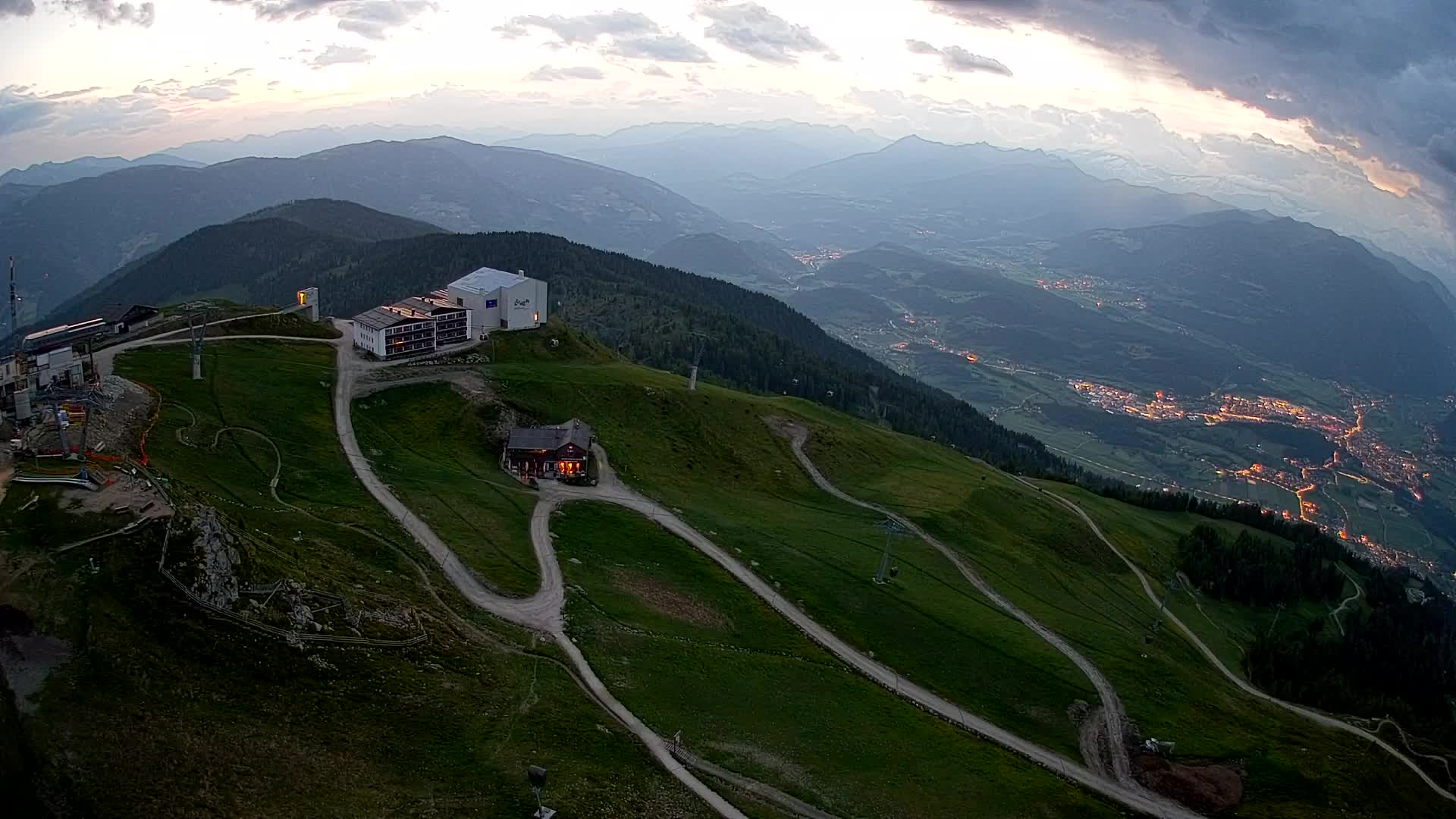 Cima estación de esquí Kronplatz | vista hacia Brunico
