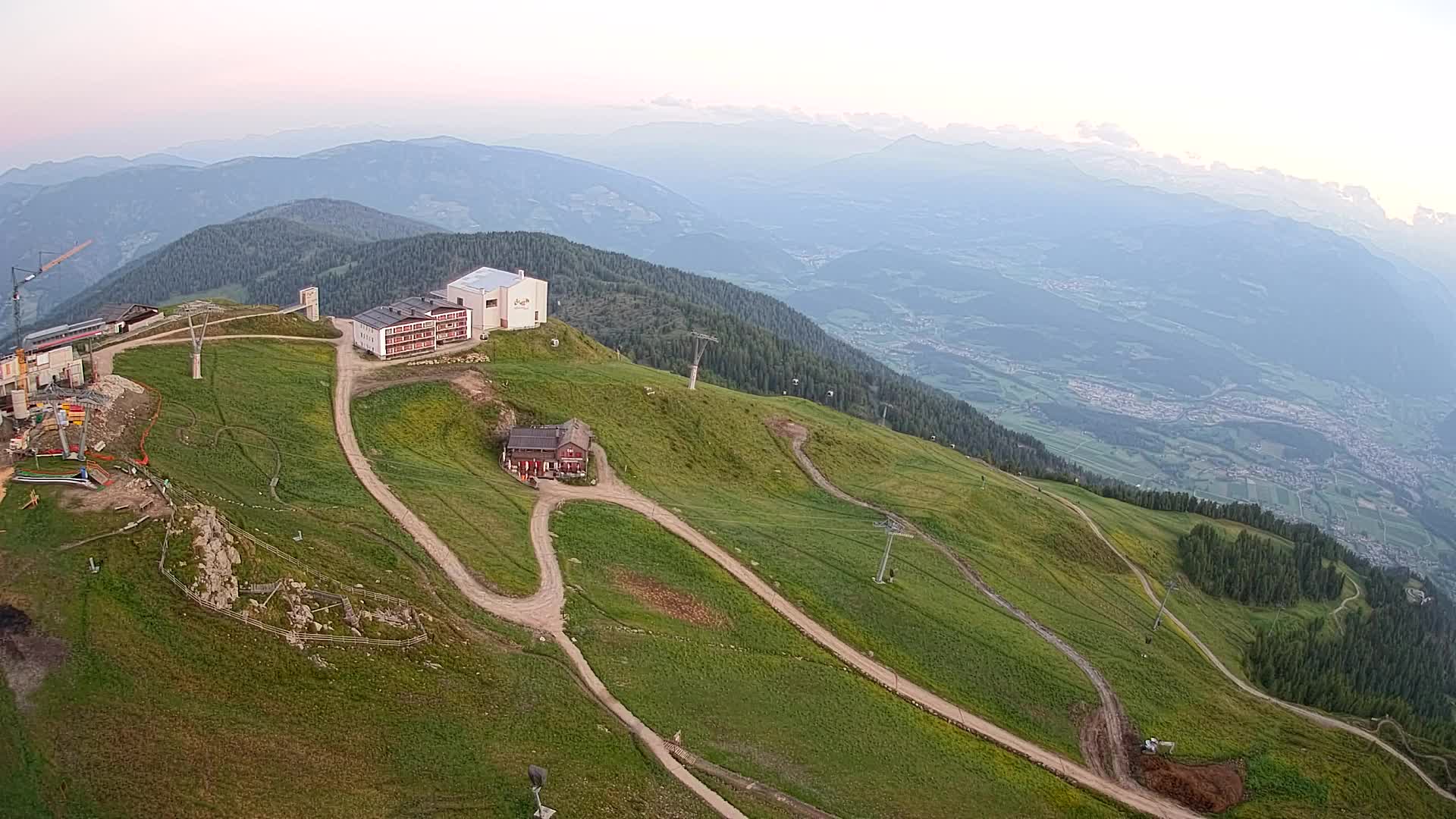 Cima estación de esquí Kronplatz | vista hacia Brunico