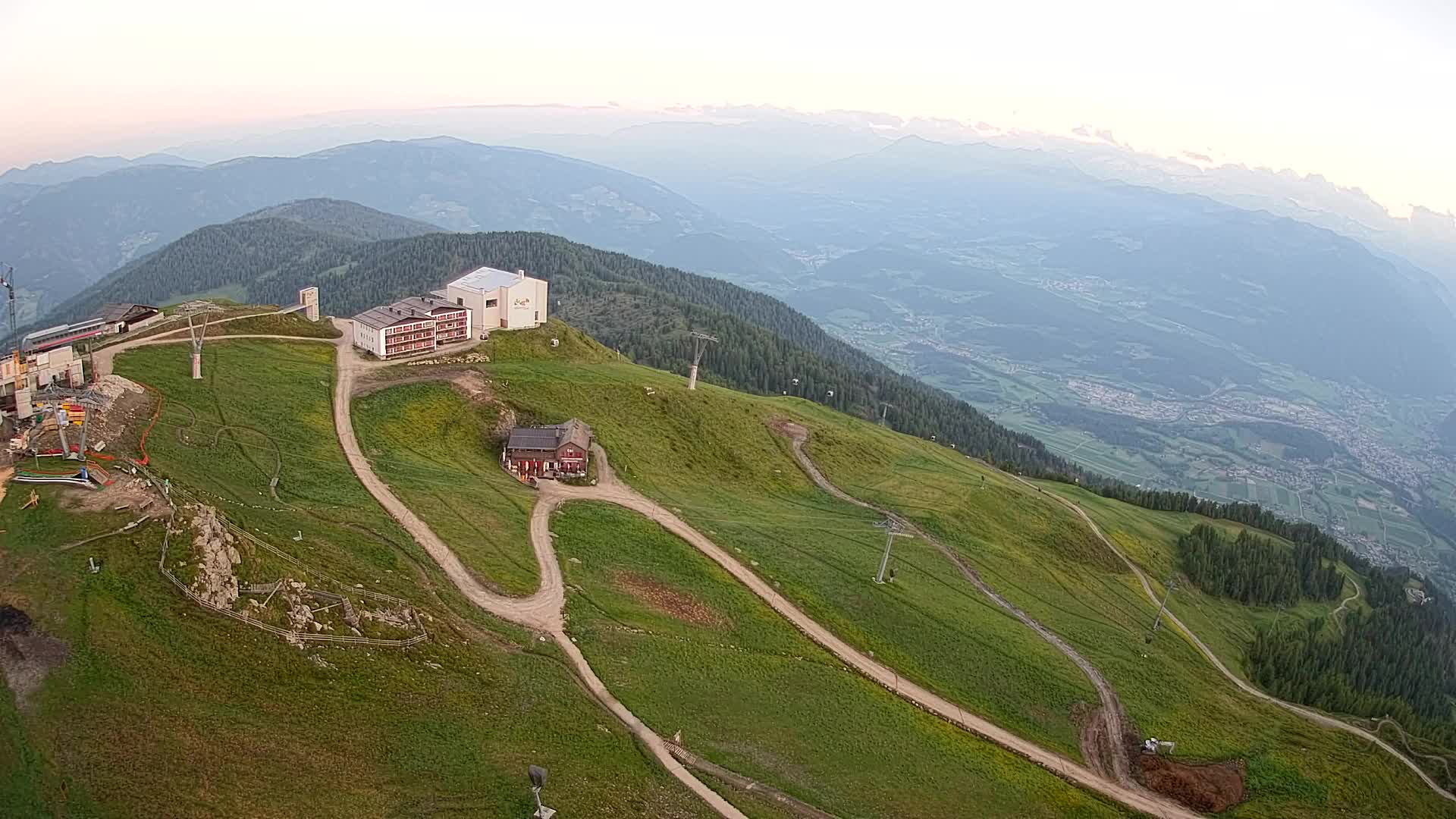 Cima estación de esquí Kronplatz | vista hacia Brunico