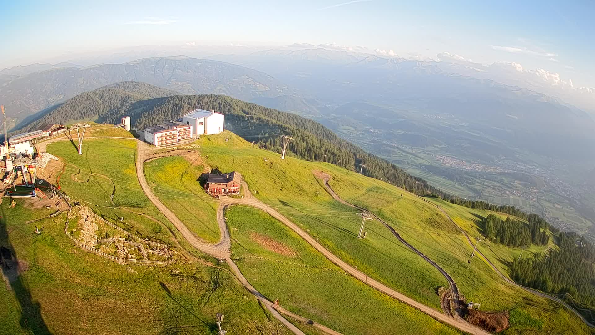 Cima estación de esquí Kronplatz | vista hacia Brunico