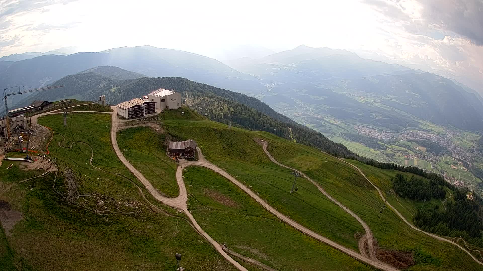 Cima estación de esquí Kronplatz | vista hacia Brunico