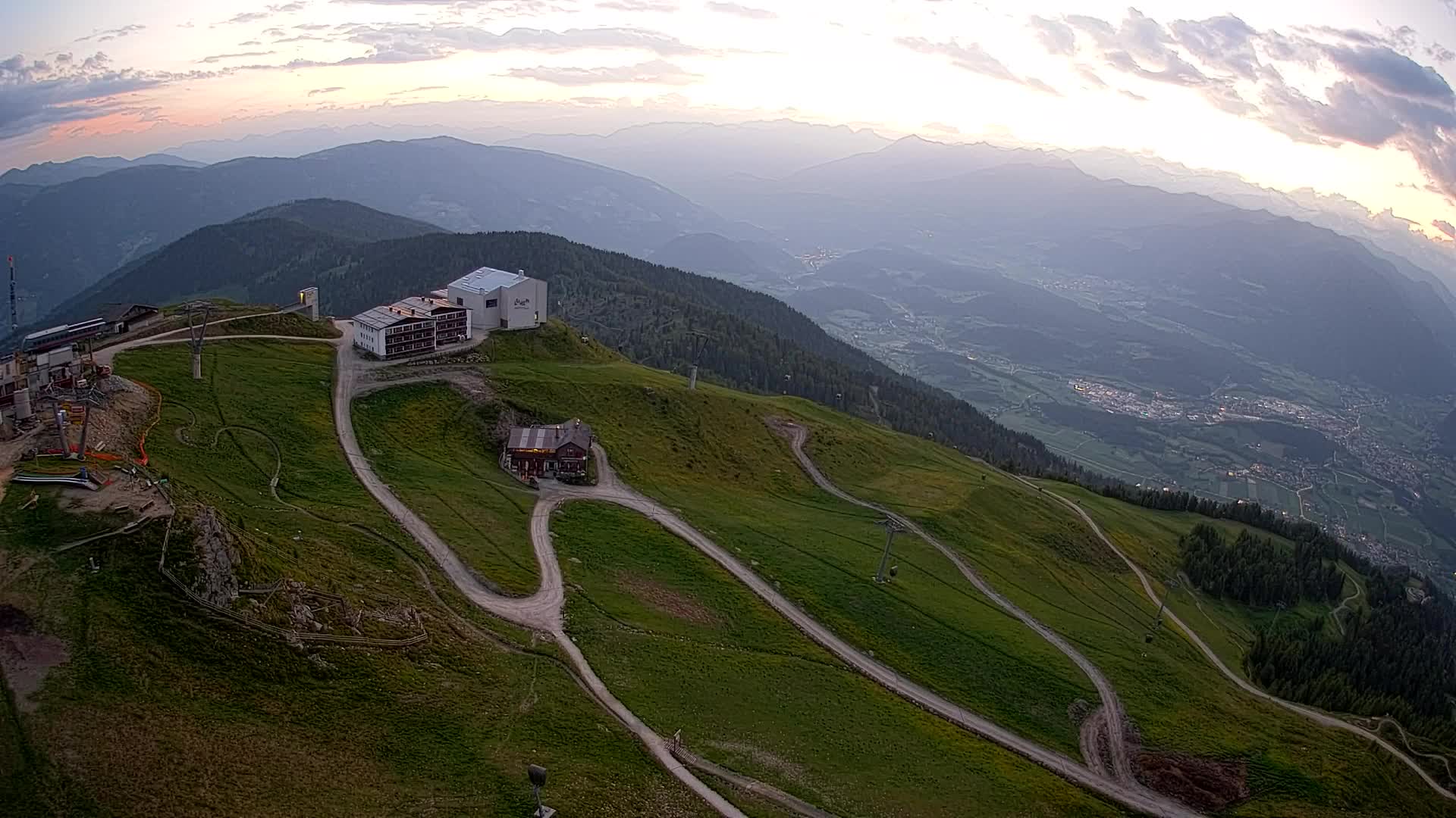 Cima estación de esquí Kronplatz | vista hacia Brunico