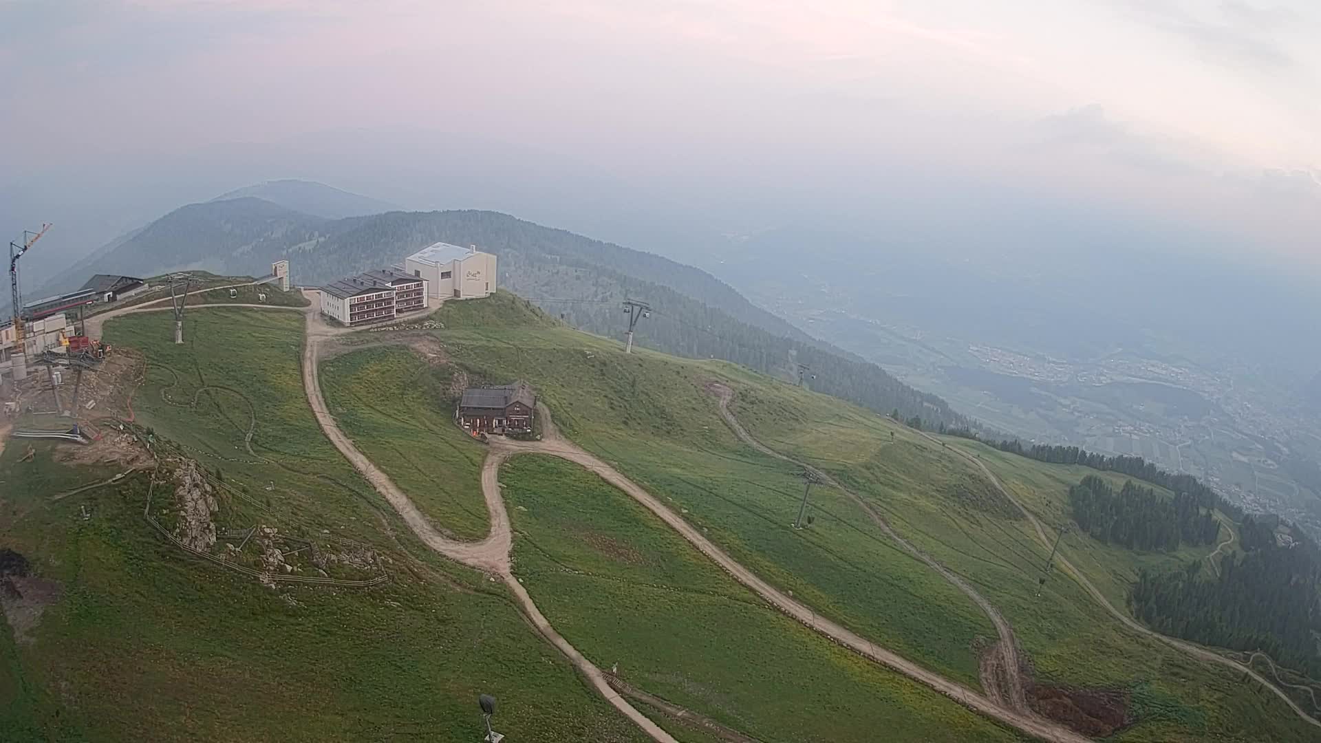 Cima estación de esquí Kronplatz | vista hacia Brunico