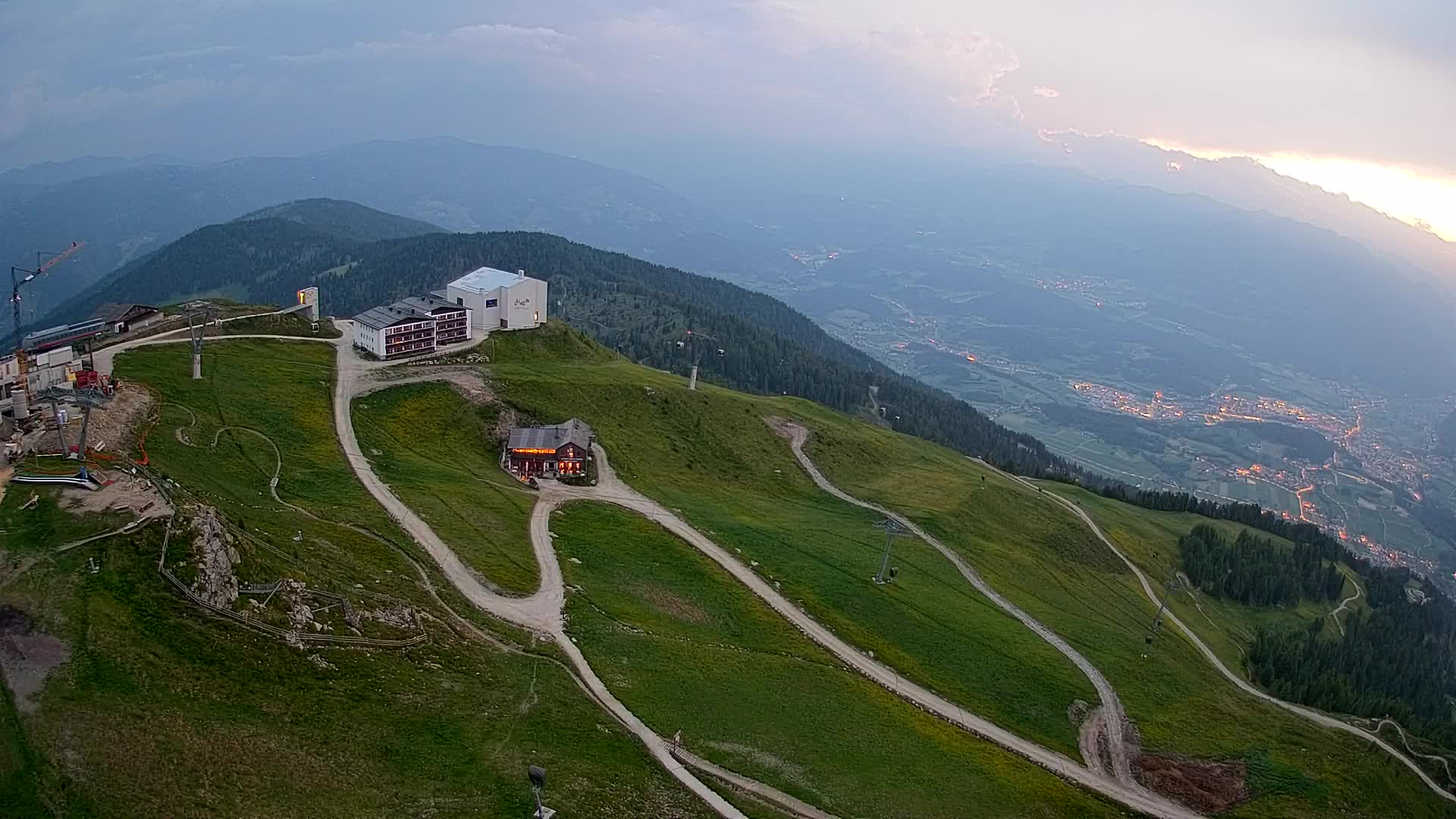 Cima estación de esquí Kronplatz | vista hacia Brunico