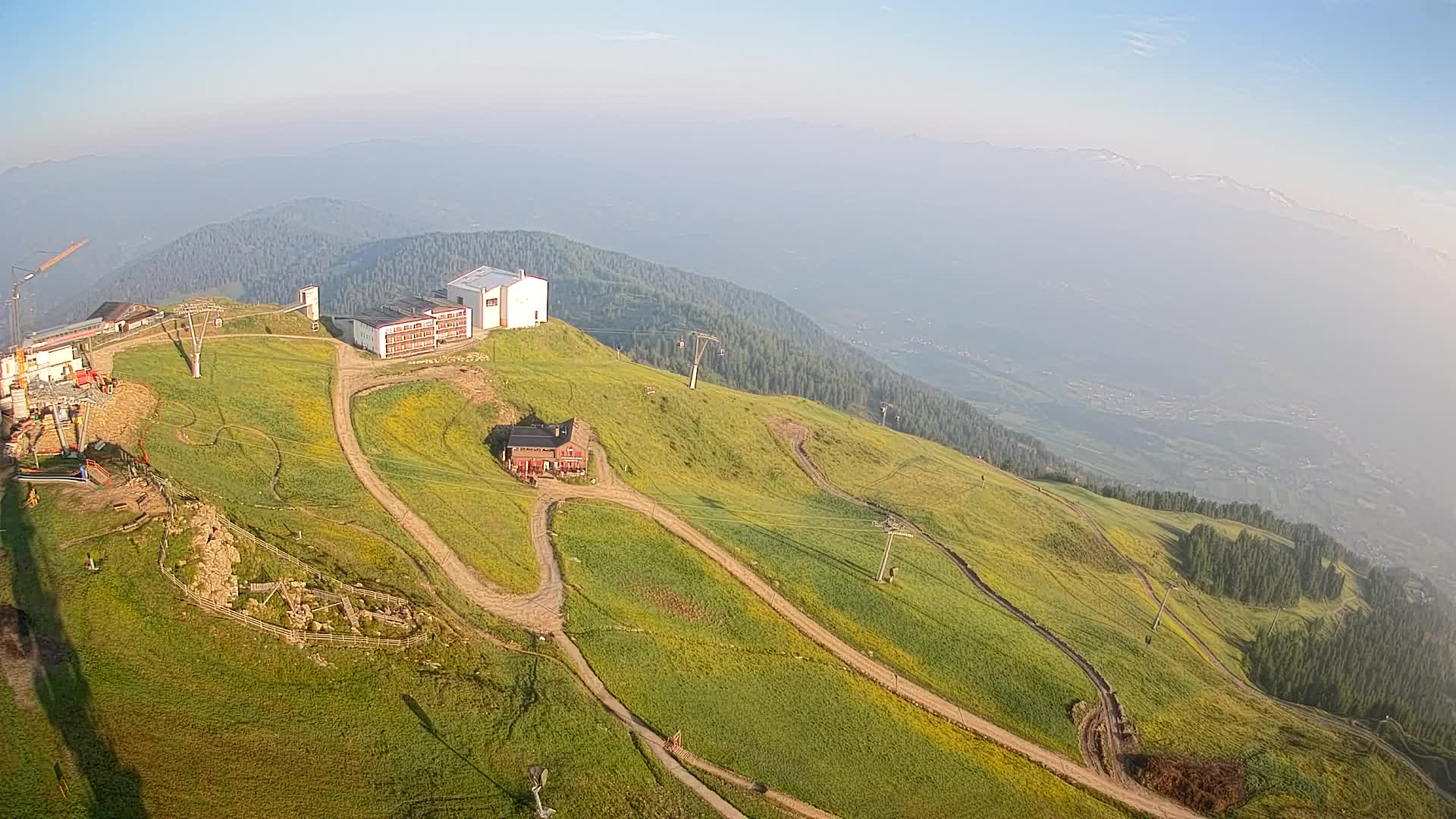 Cima estación de esquí Kronplatz | vista hacia Brunico