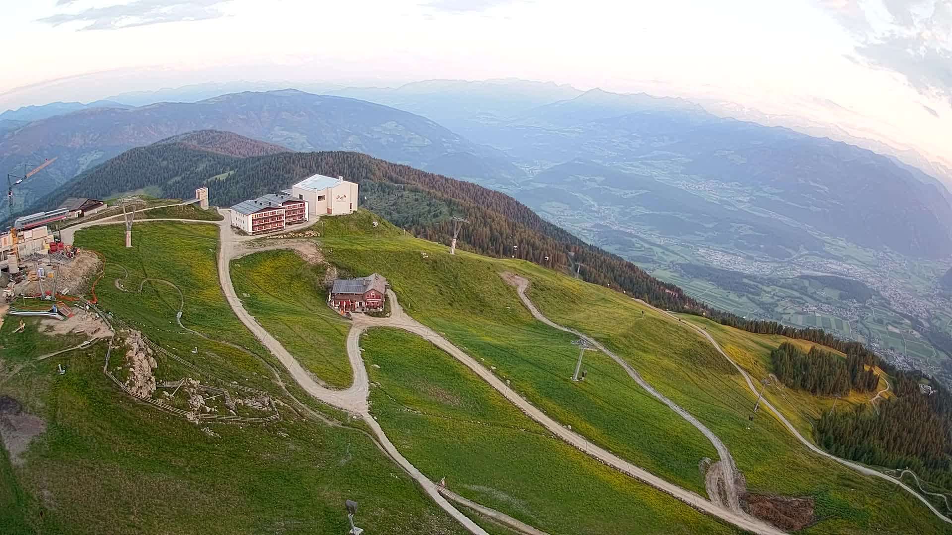 Skigebiet Kronplatz Gipfel | Blick auf Bruneck