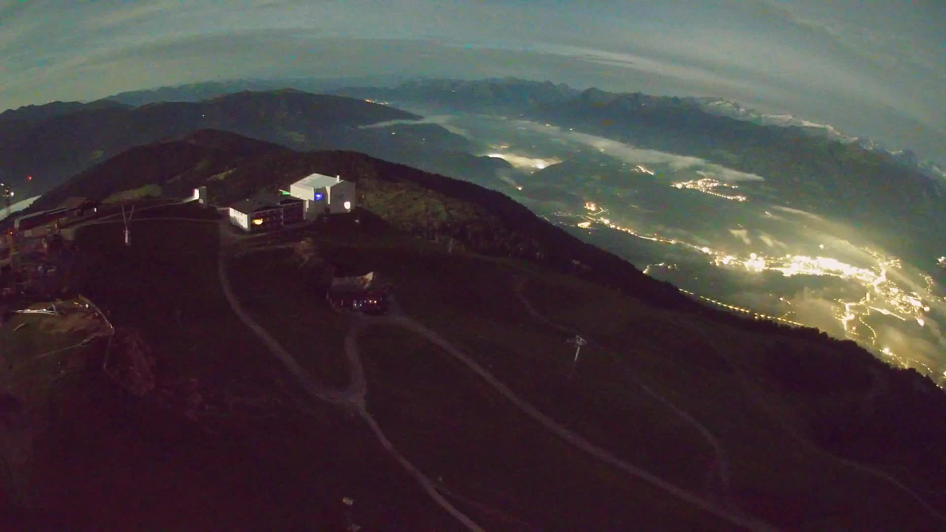 Cima estación de esquí Kronplatz | vista hacia Brunico