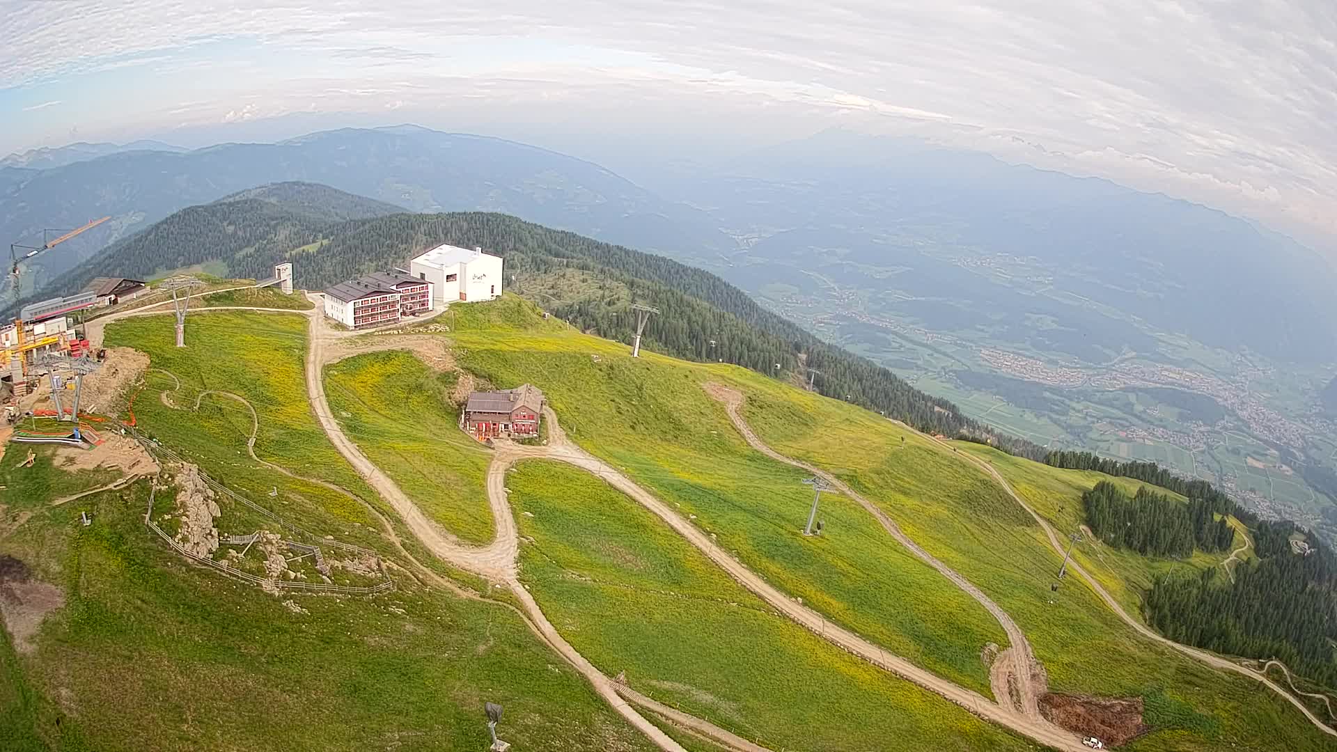 Cima estación de esquí Kronplatz | vista hacia Brunico