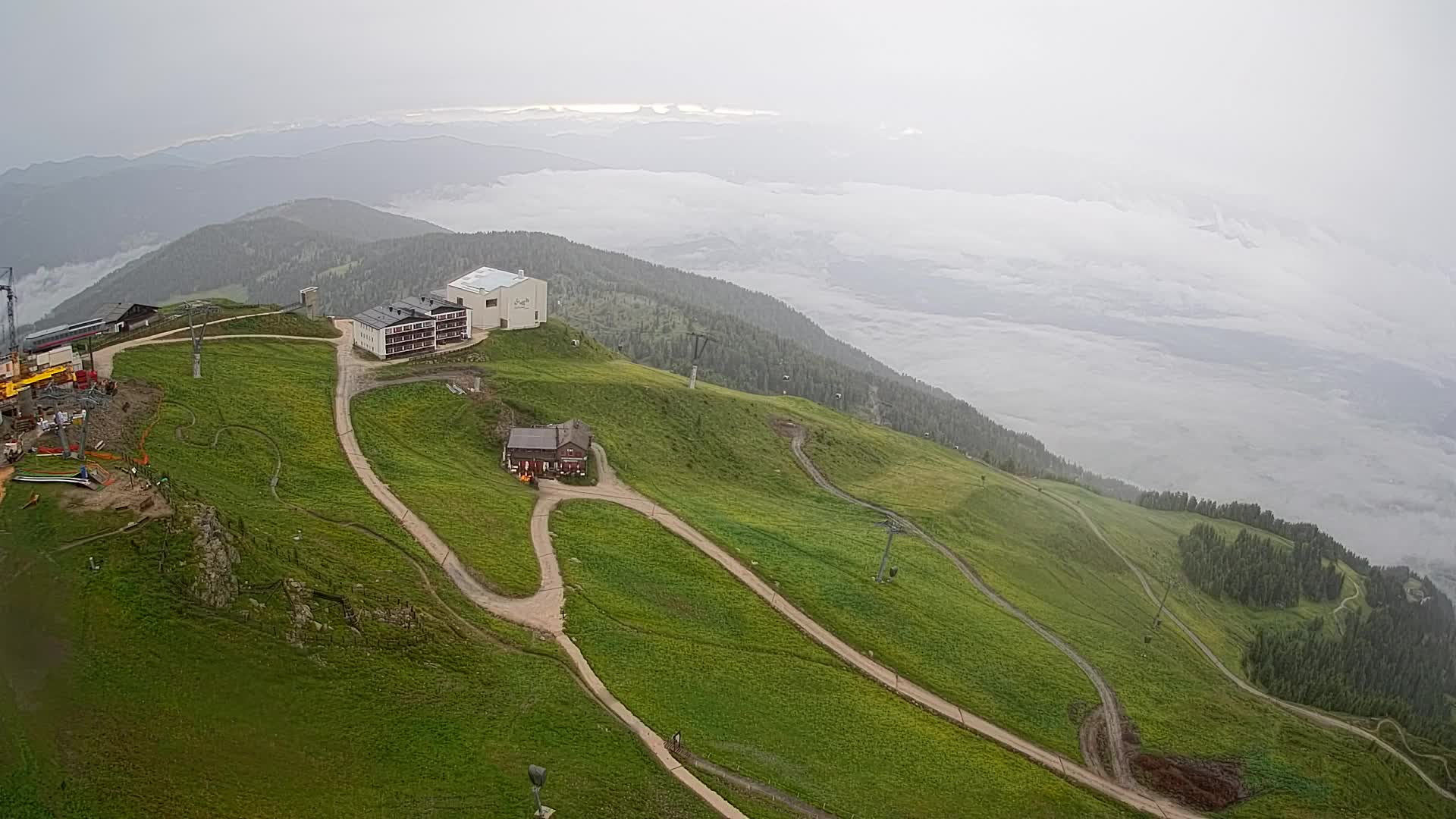 Cima estación de esquí Kronplatz | vista hacia Brunico