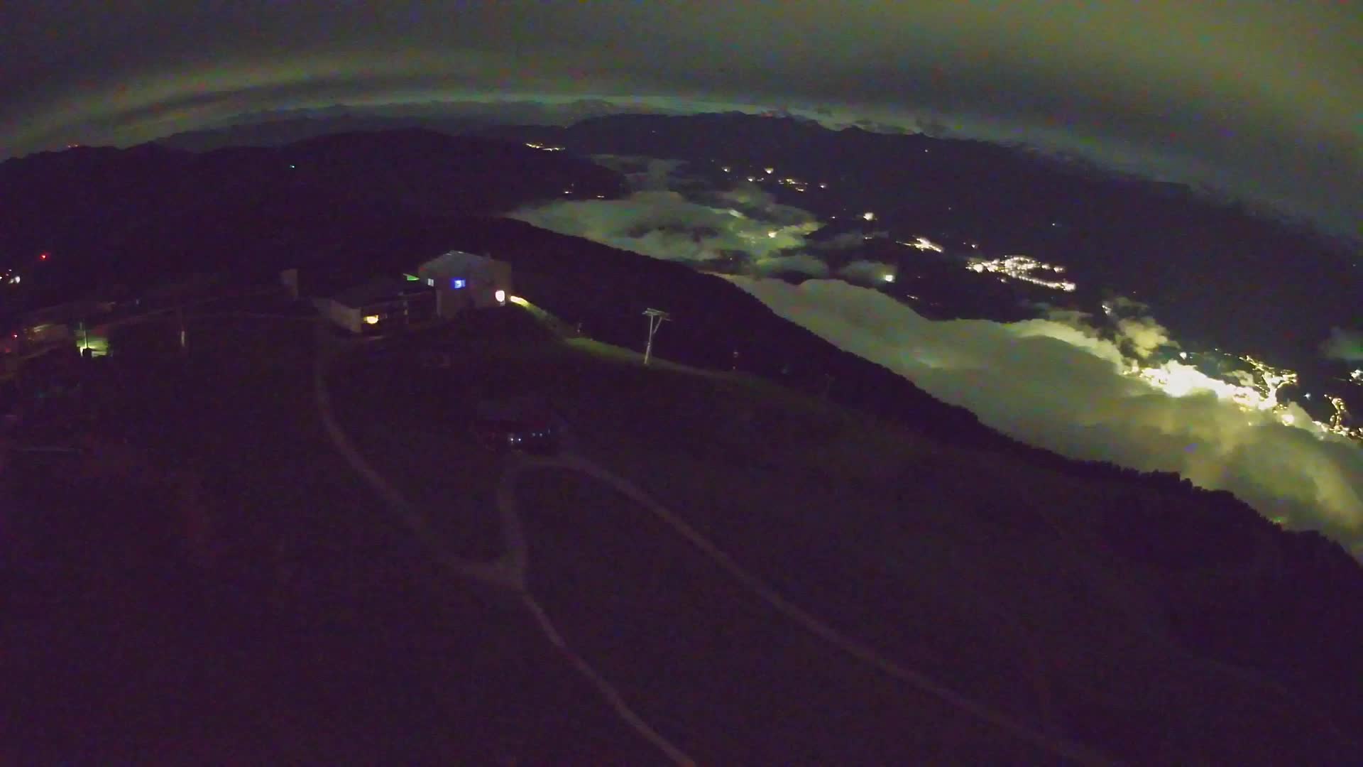 Cima estación de esquí Kronplatz | vista hacia Brunico