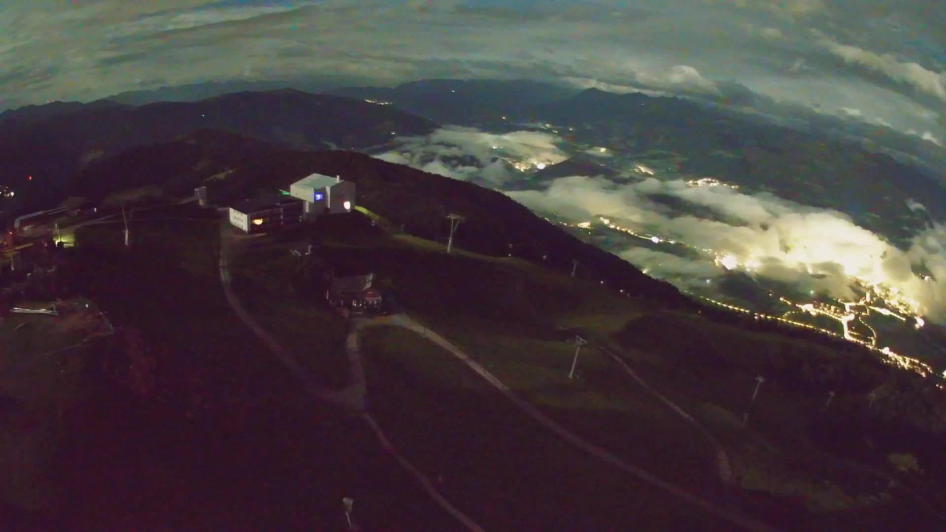 Cima estación de esquí Kronplatz | vista hacia Brunico
