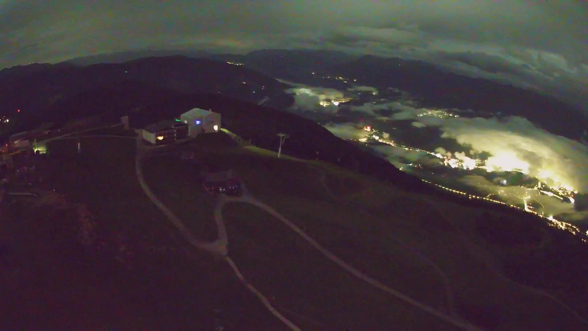 Cima estación de esquí Kronplatz | vista hacia Brunico