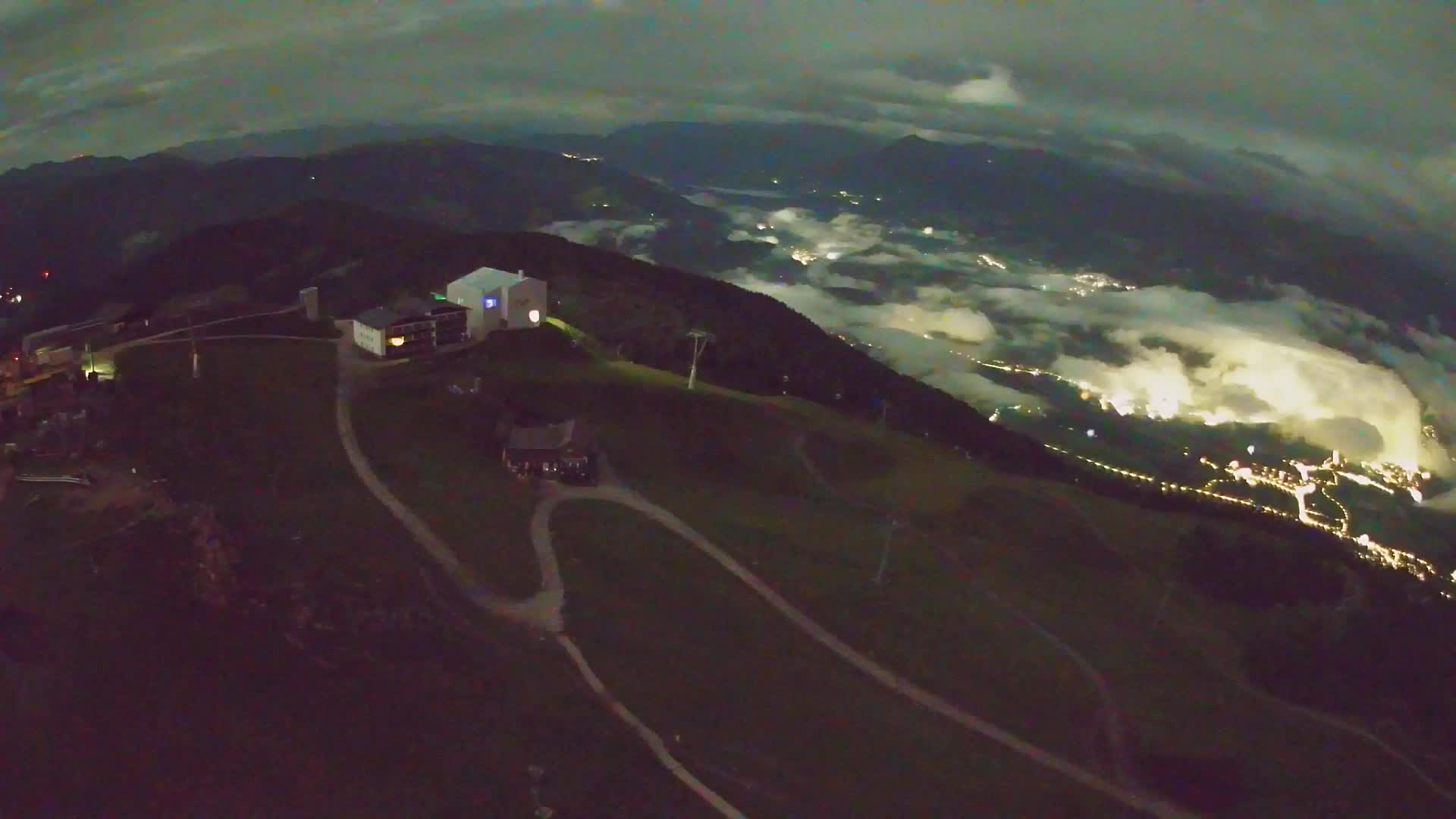 Cima estación de esquí Kronplatz | vista hacia Brunico