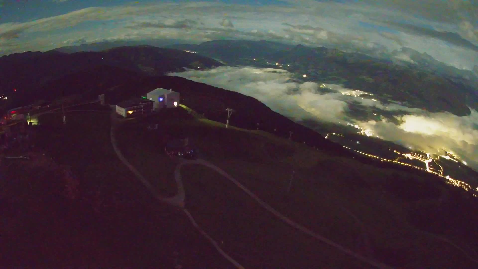 Cima estación de esquí Kronplatz | vista hacia Brunico