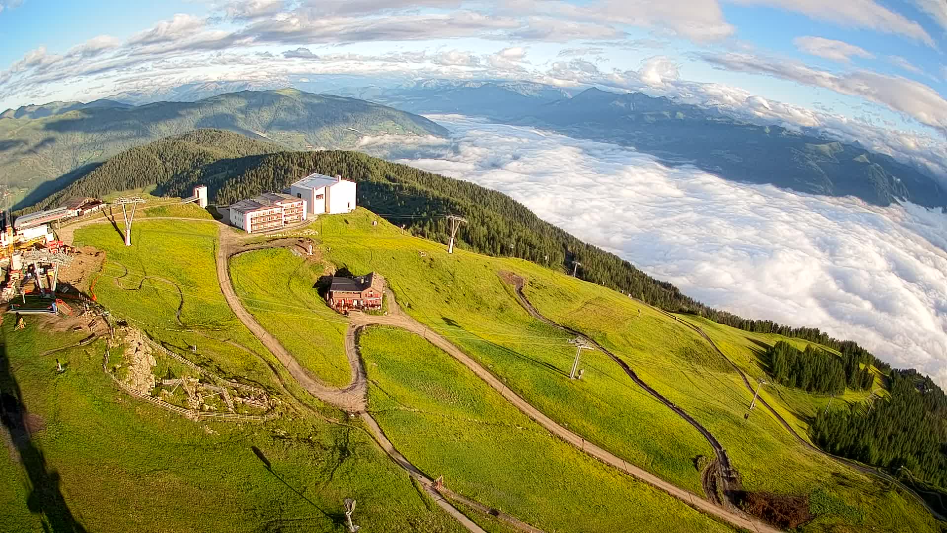 Cima estación de esquí Kronplatz | vista hacia Brunico