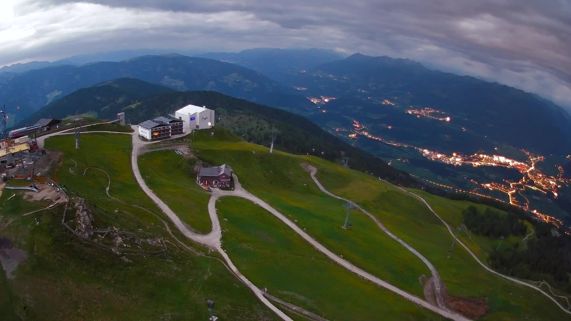 Cima estación de esquí Kronplatz | vista hacia Brunico