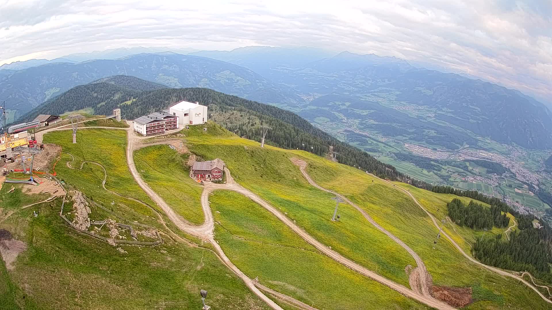Skigebiet Kronplatz Gipfel | Blick auf Bruneck