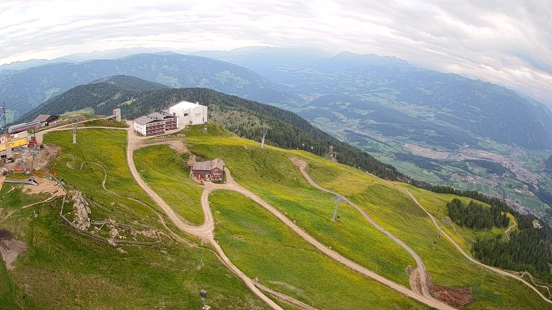 Cima estación de esquí Kronplatz | vista hacia Brunico