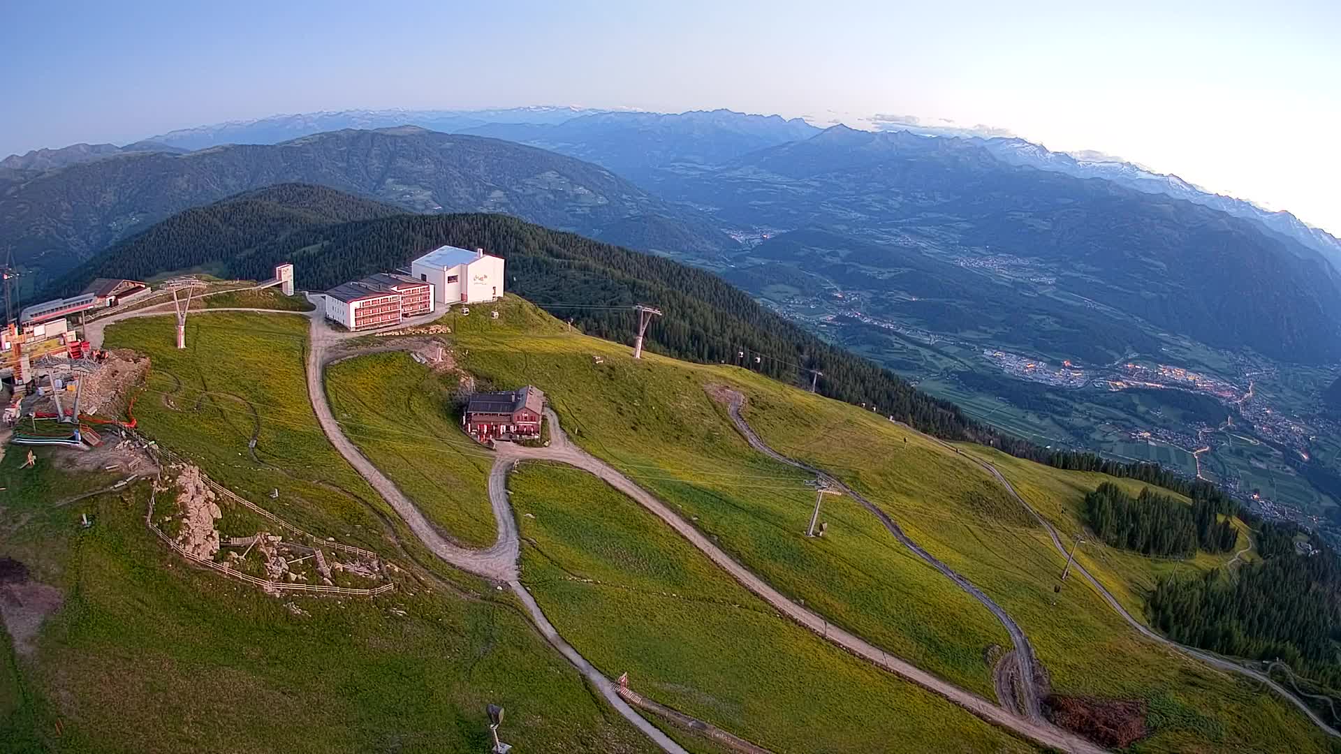 Cima estación de esquí Kronplatz | vista hacia Brunico