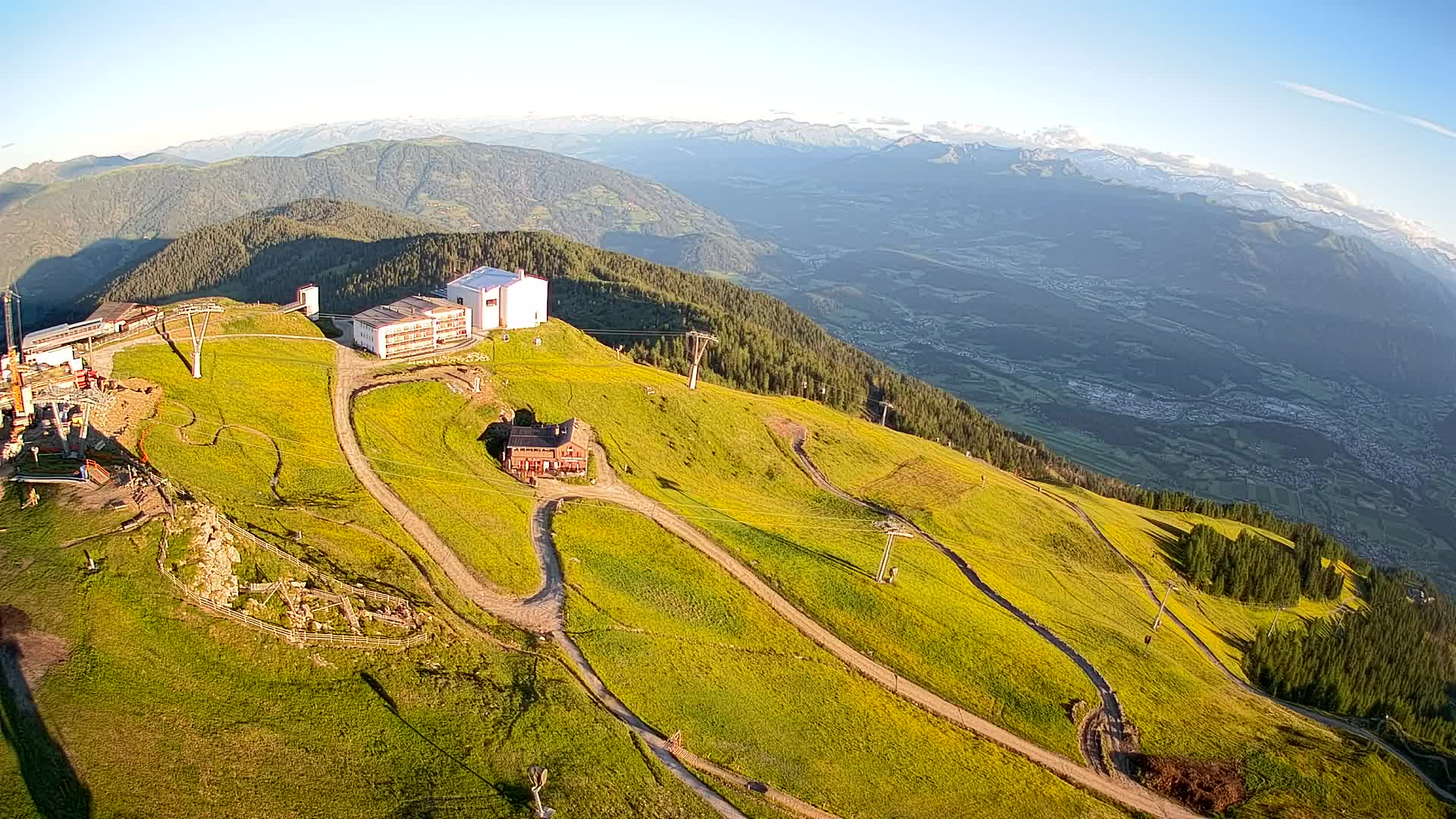 Cima estación de esquí Kronplatz | vista hacia Brunico