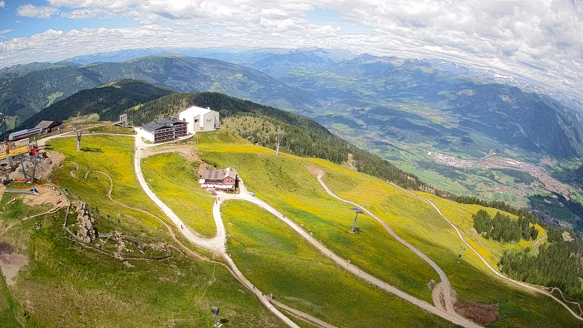 Cima estación de esquí Kronplatz | vista hacia Brunico
