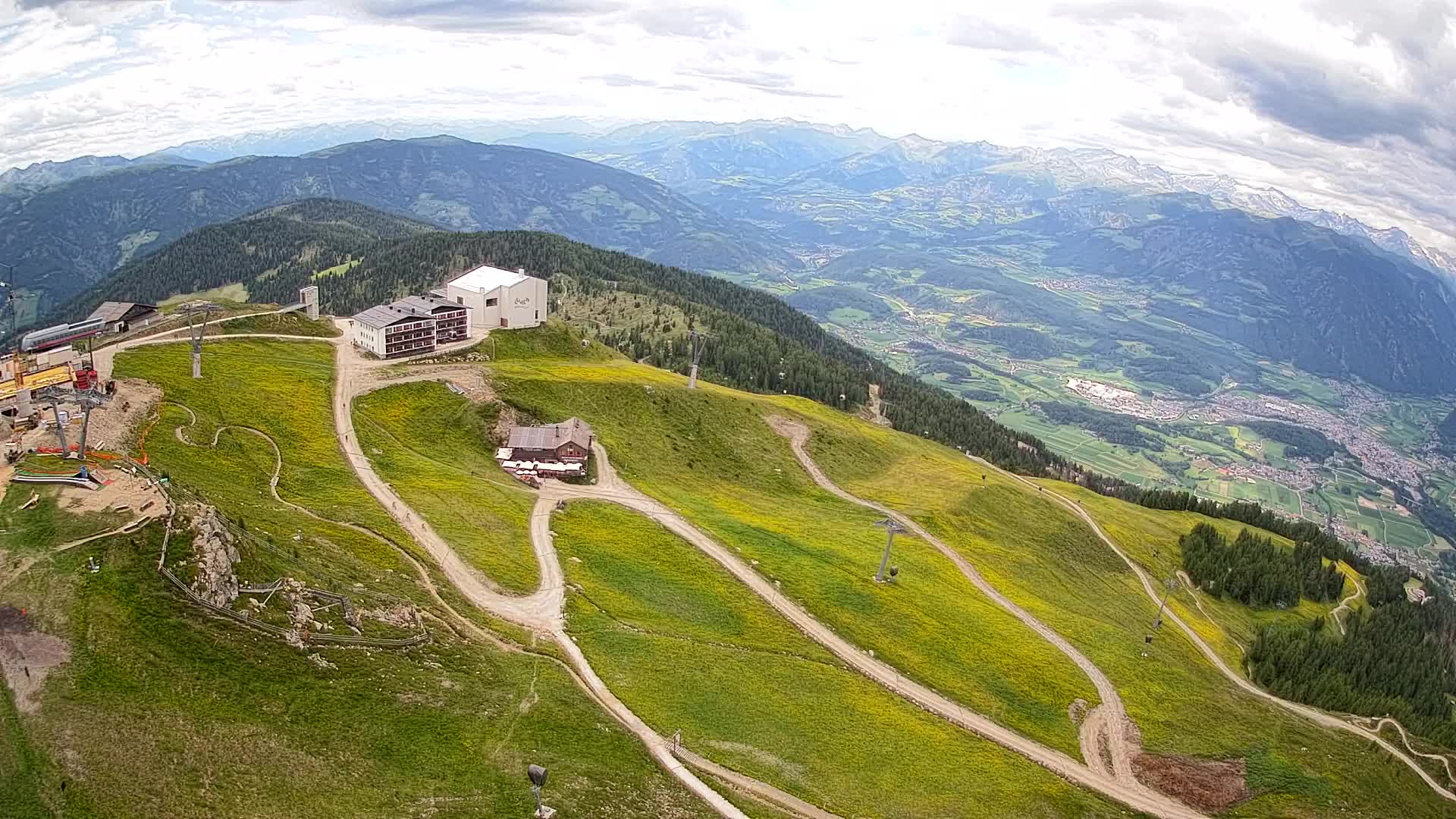 Cima estación de esquí Kronplatz | vista hacia Brunico