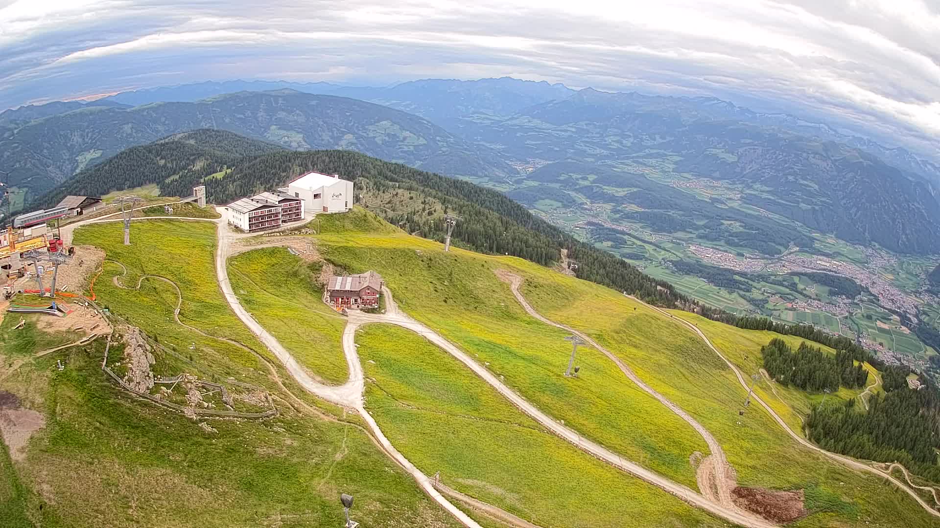 Cima estación de esquí Kronplatz | vista hacia Brunico