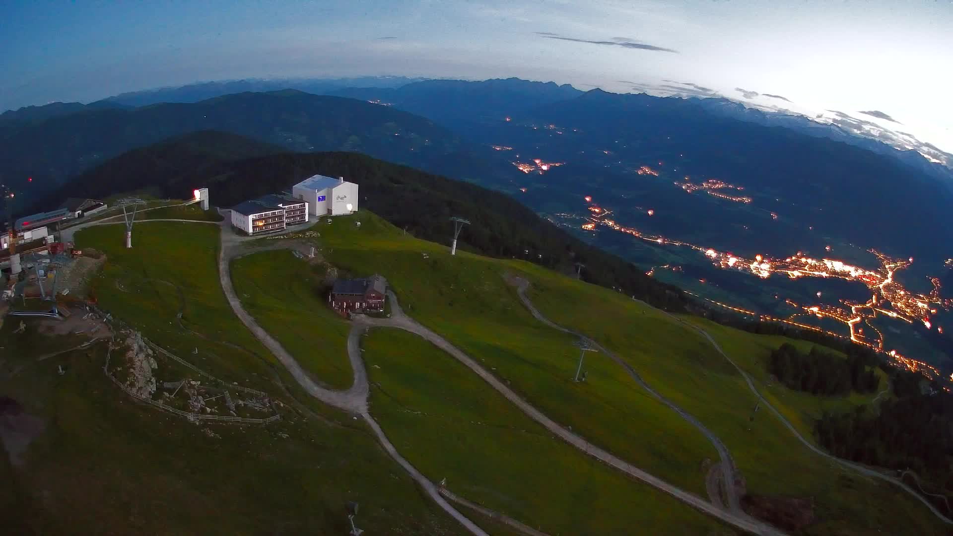 Cima estación de esquí Kronplatz | vista hacia Brunico