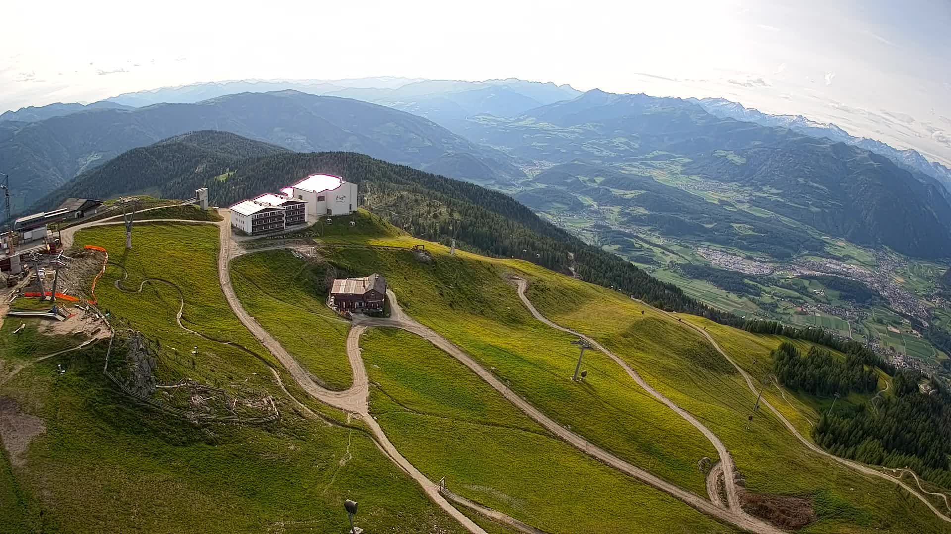 Cima estación de esquí Kronplatz | vista hacia Brunico