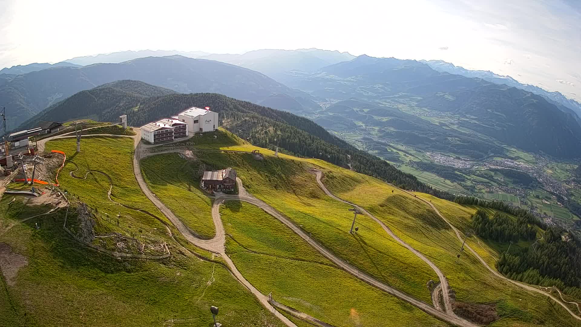 Cima estación de esquí Kronplatz | vista hacia Brunico