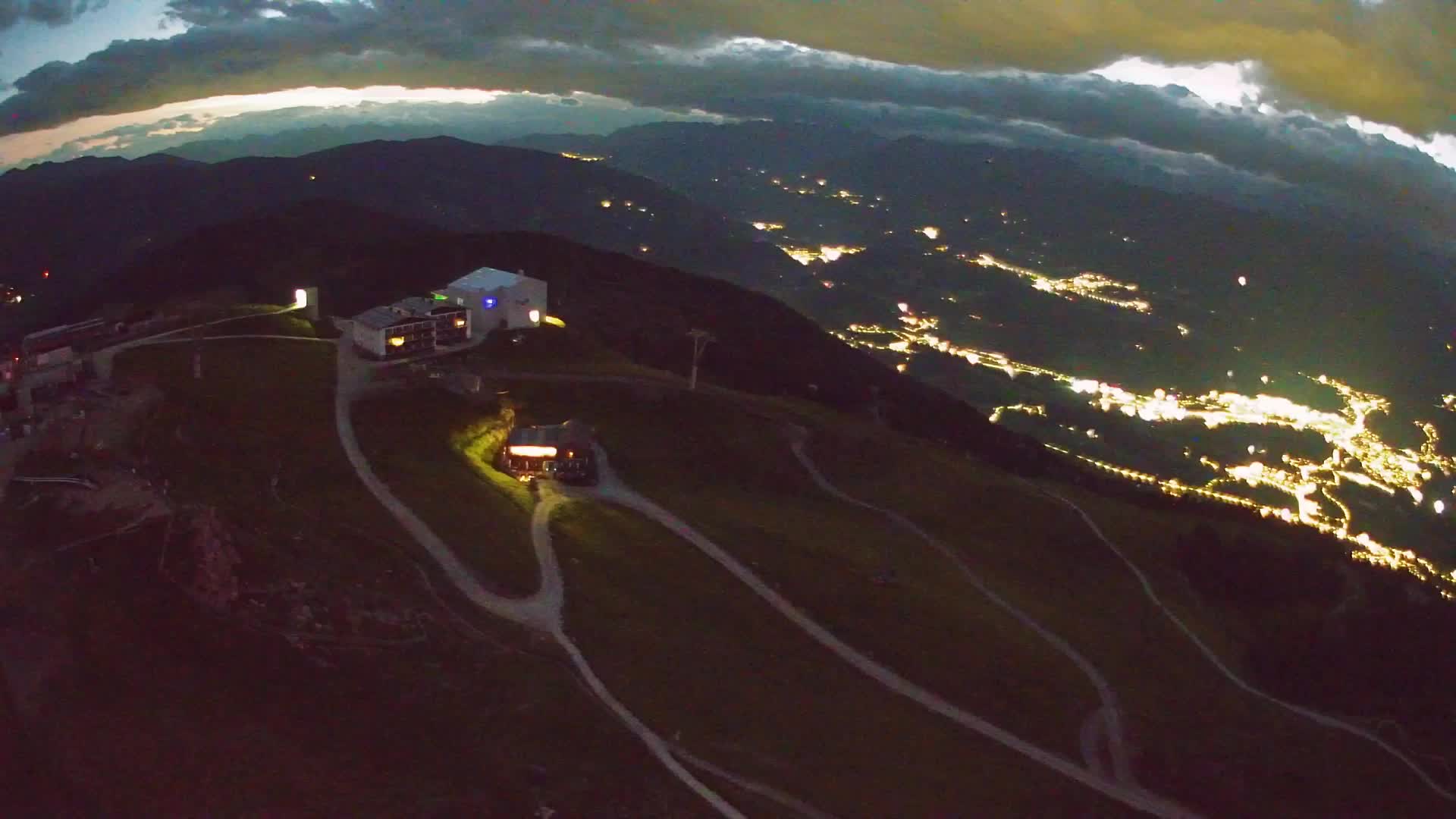 Cima estación de esquí Kronplatz | vista hacia Brunico