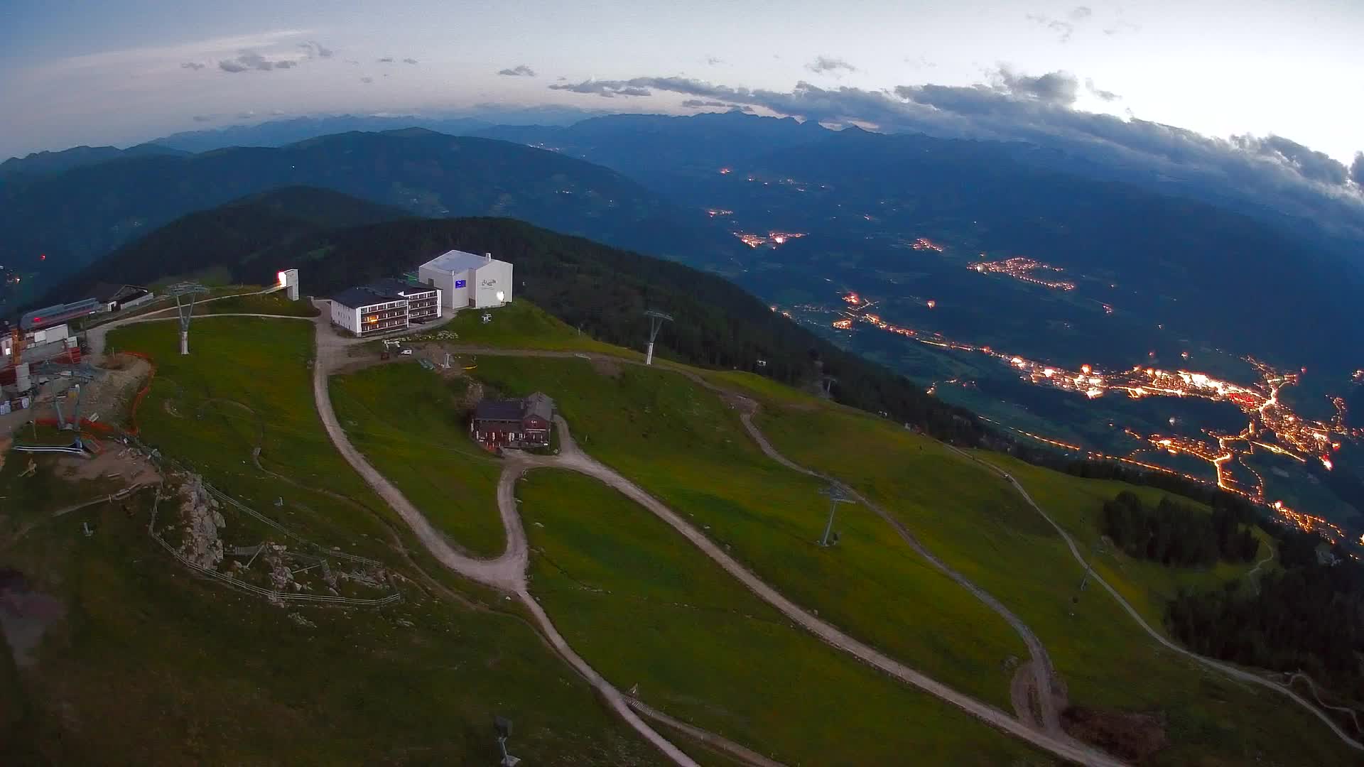 Cima estación de esquí Kronplatz | vista hacia Brunico