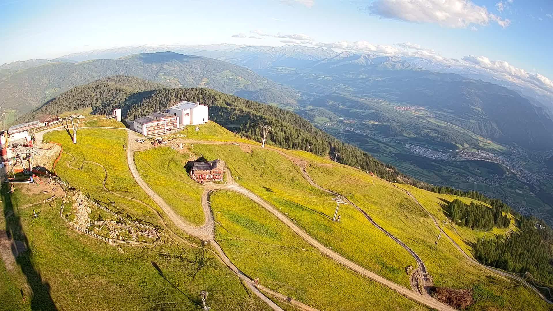 Cima estación de esquí Kronplatz | vista hacia Brunico