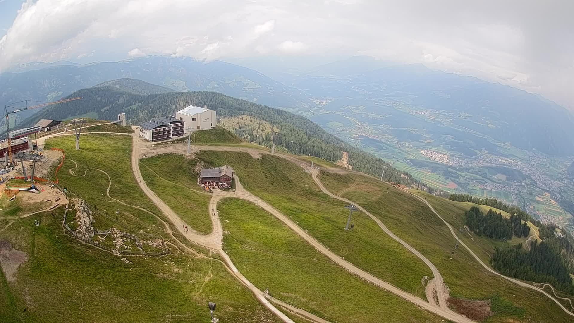 Cima estación de esquí Kronplatz | vista hacia Brunico