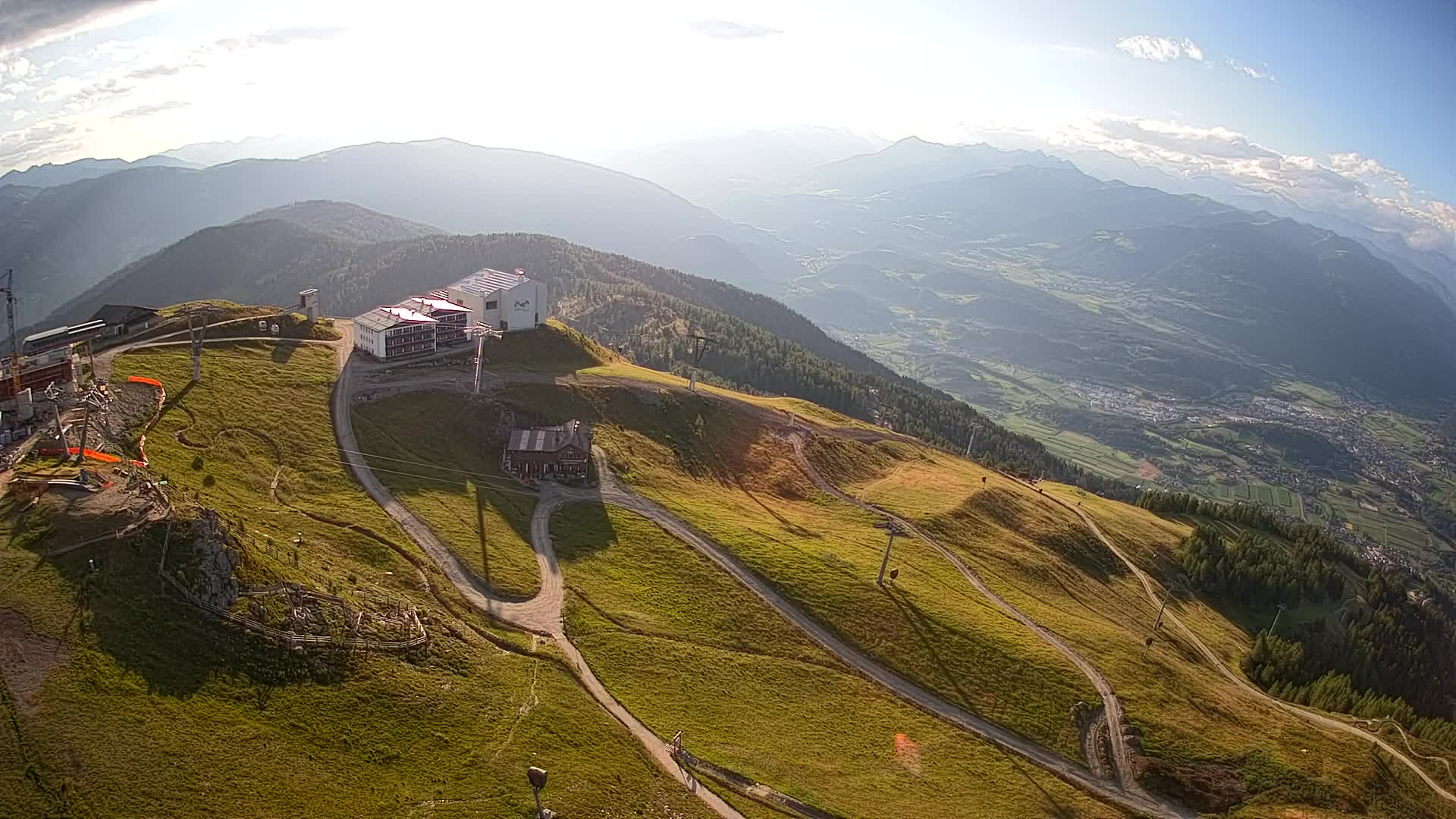 Cima estación de esquí Kronplatz | vista hacia Brunico