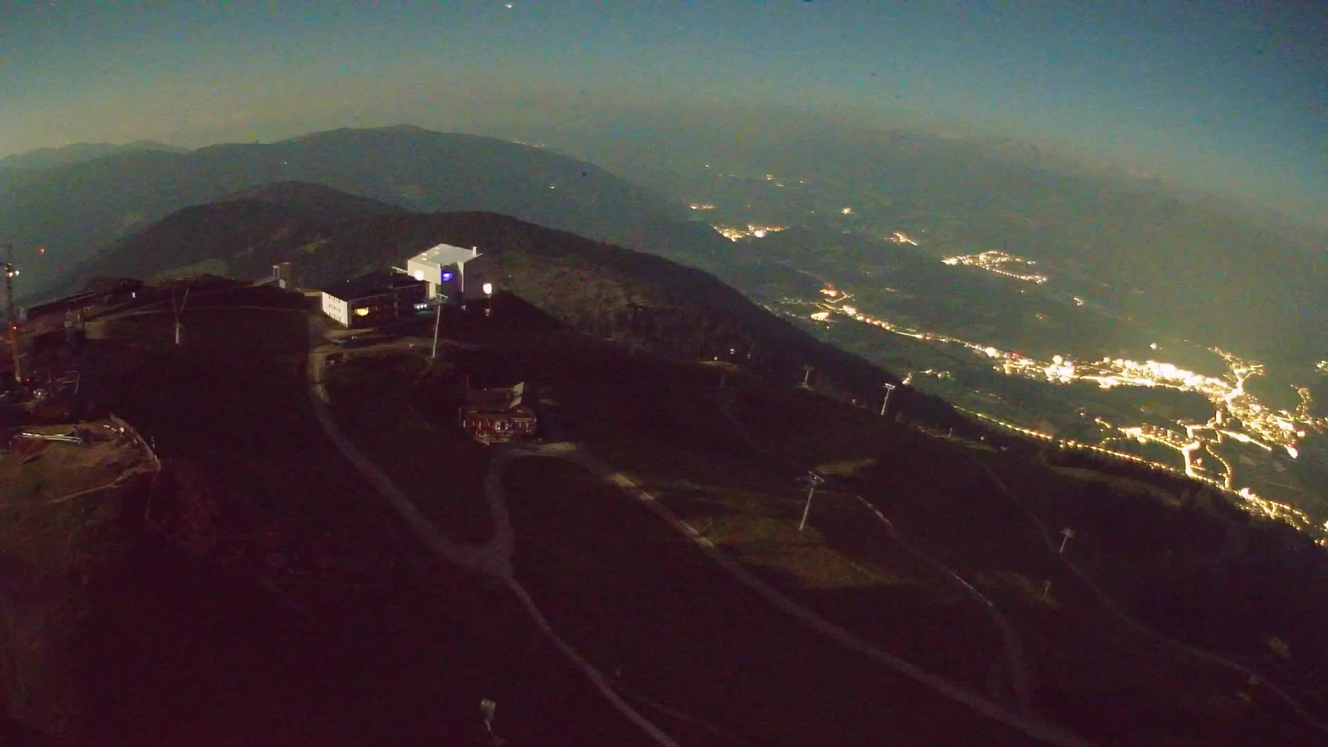 Cima estación de esquí Kronplatz | vista hacia Brunico
