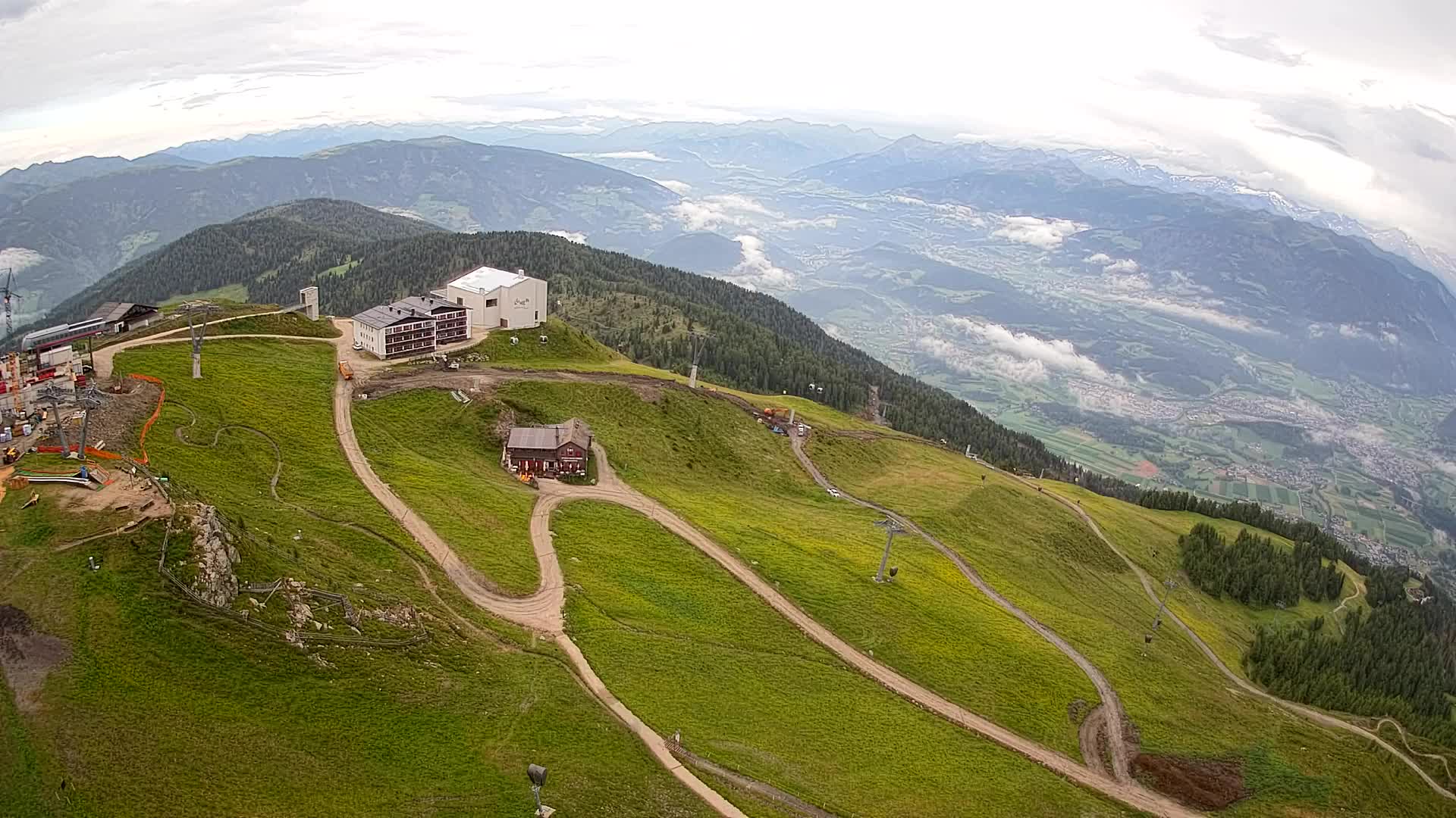 Cima estación de esquí Kronplatz | vista hacia Brunico