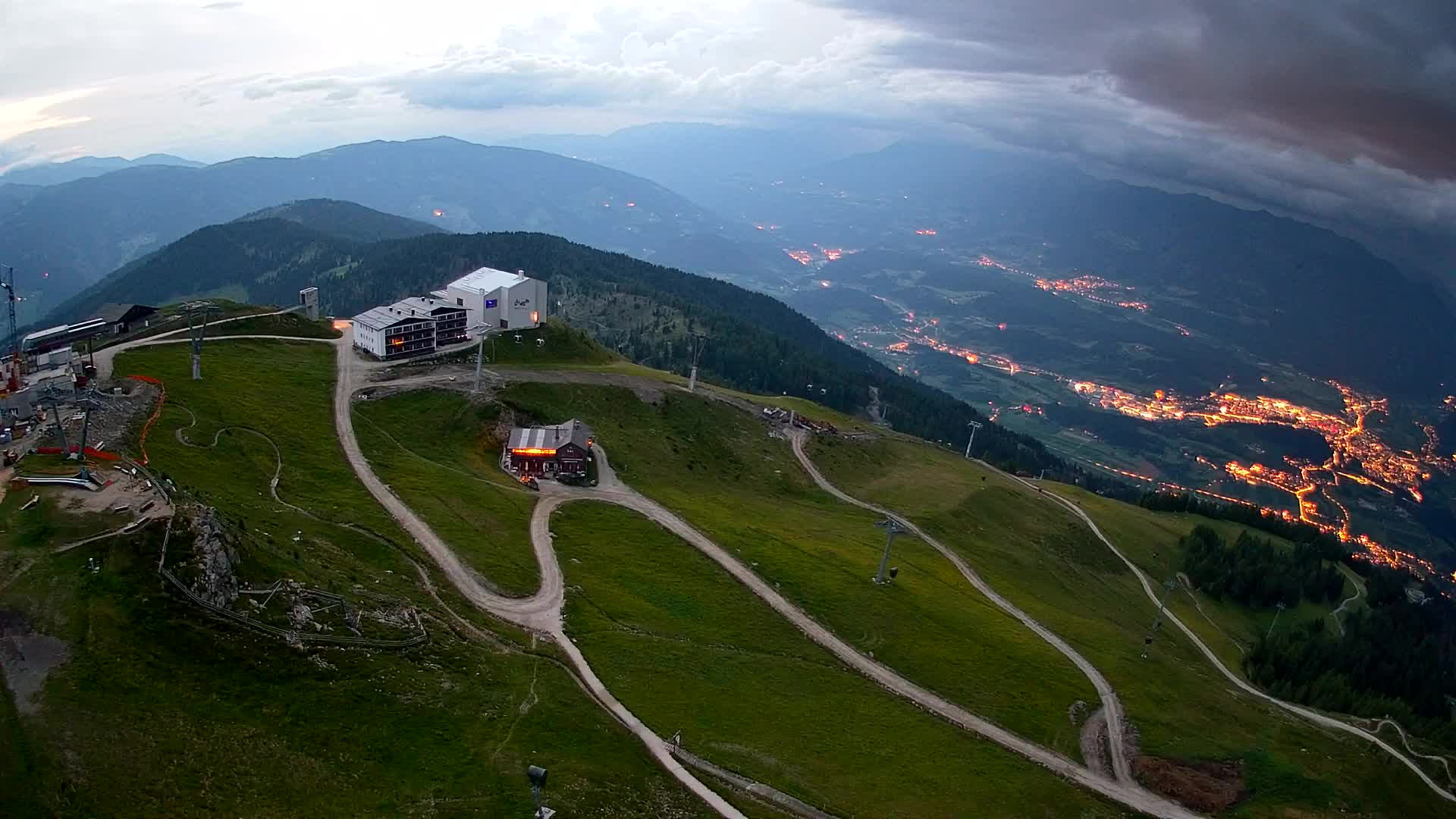 Cima estación de esquí Kronplatz | vista hacia Brunico